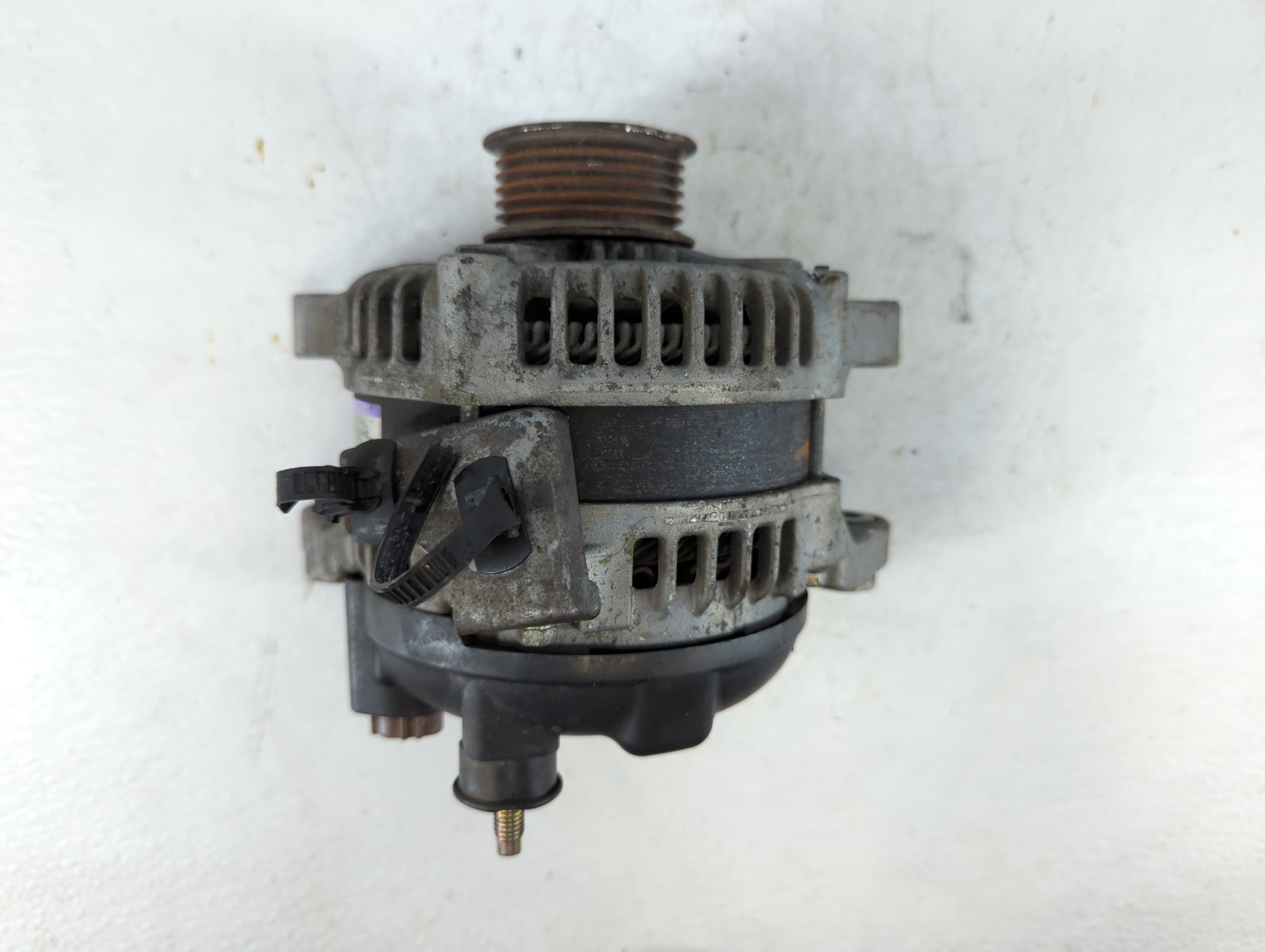 2015 Hyundai Genesis Alternator Generator Charging Assembly Engine Oem 908527 - Oemusedautoparts1.com