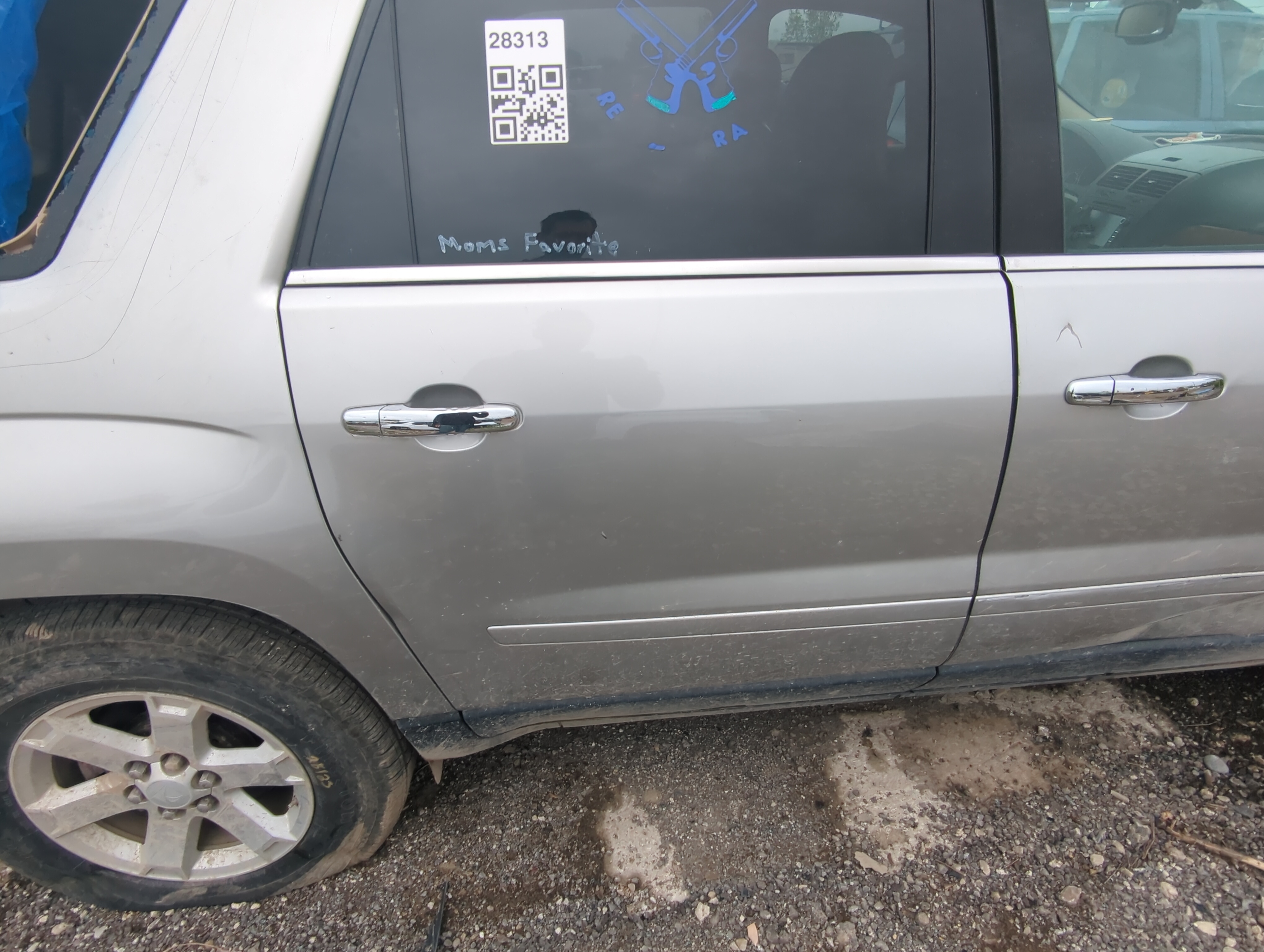 Picture of Saturn Outlook Passenger Rear Door Oem 908852