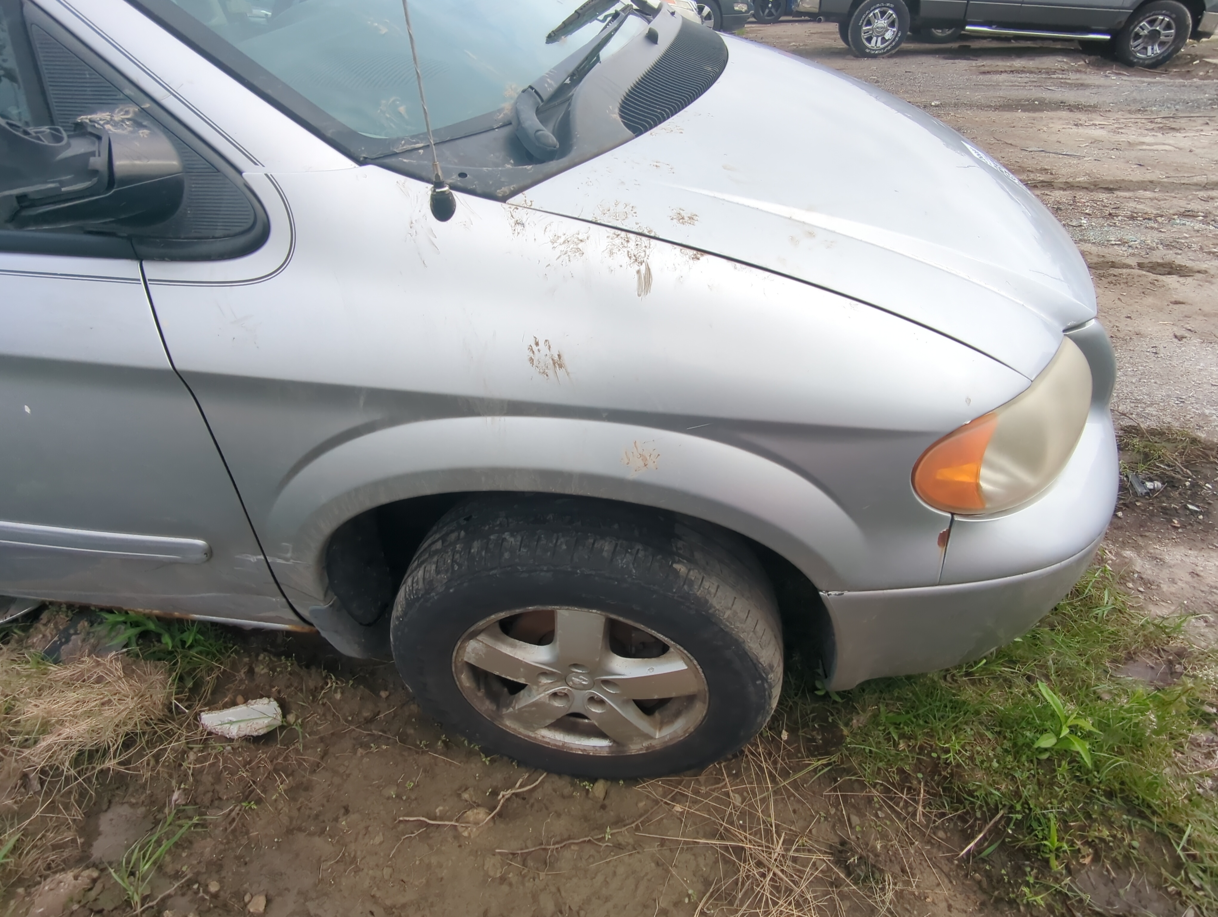 Picture of Dodge Grand Caravan Passenger Fender 909320