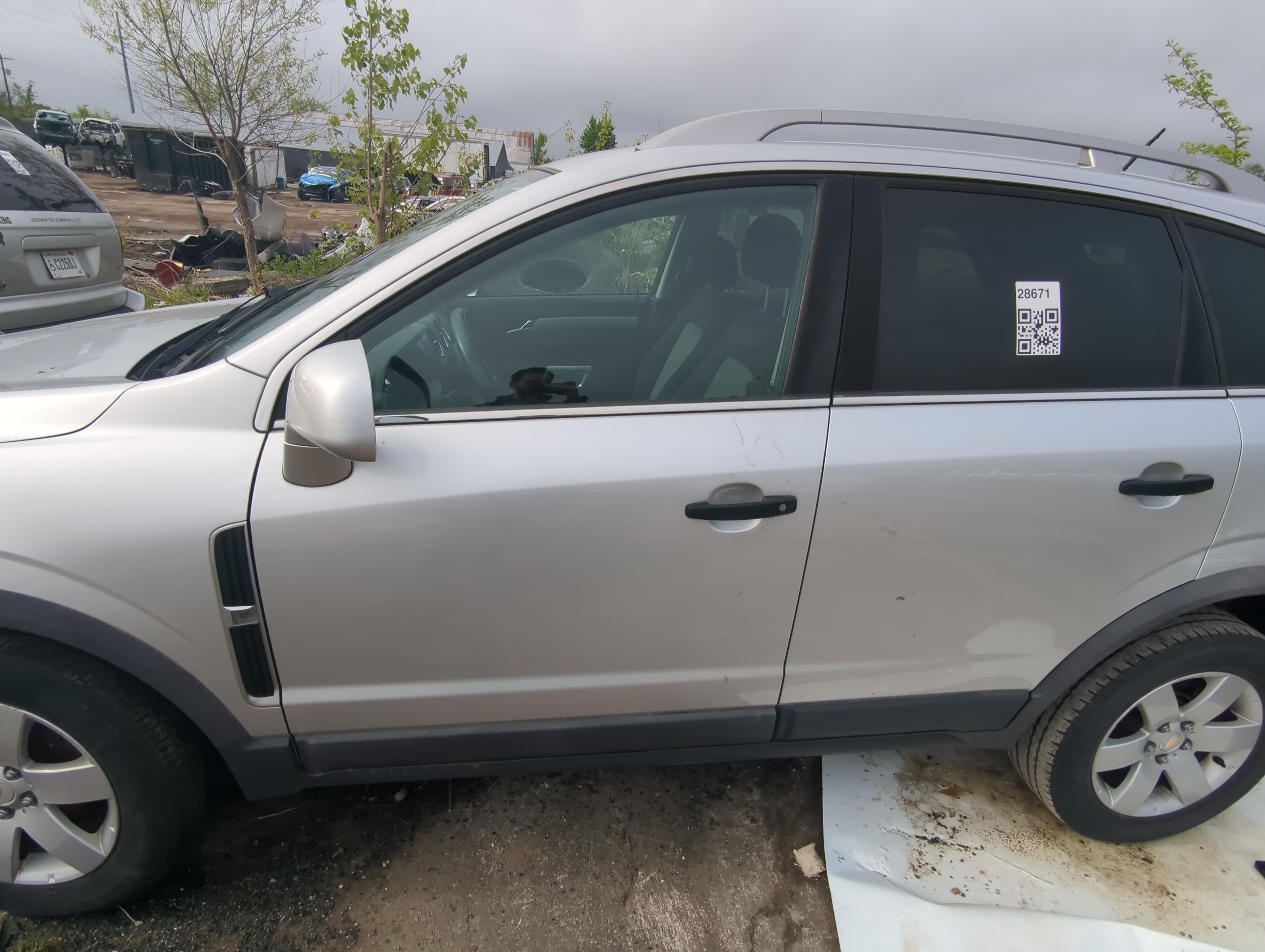 Picture of 2012-2015 Chevrolet Captiva Sport Driver Front Door Oem 909497