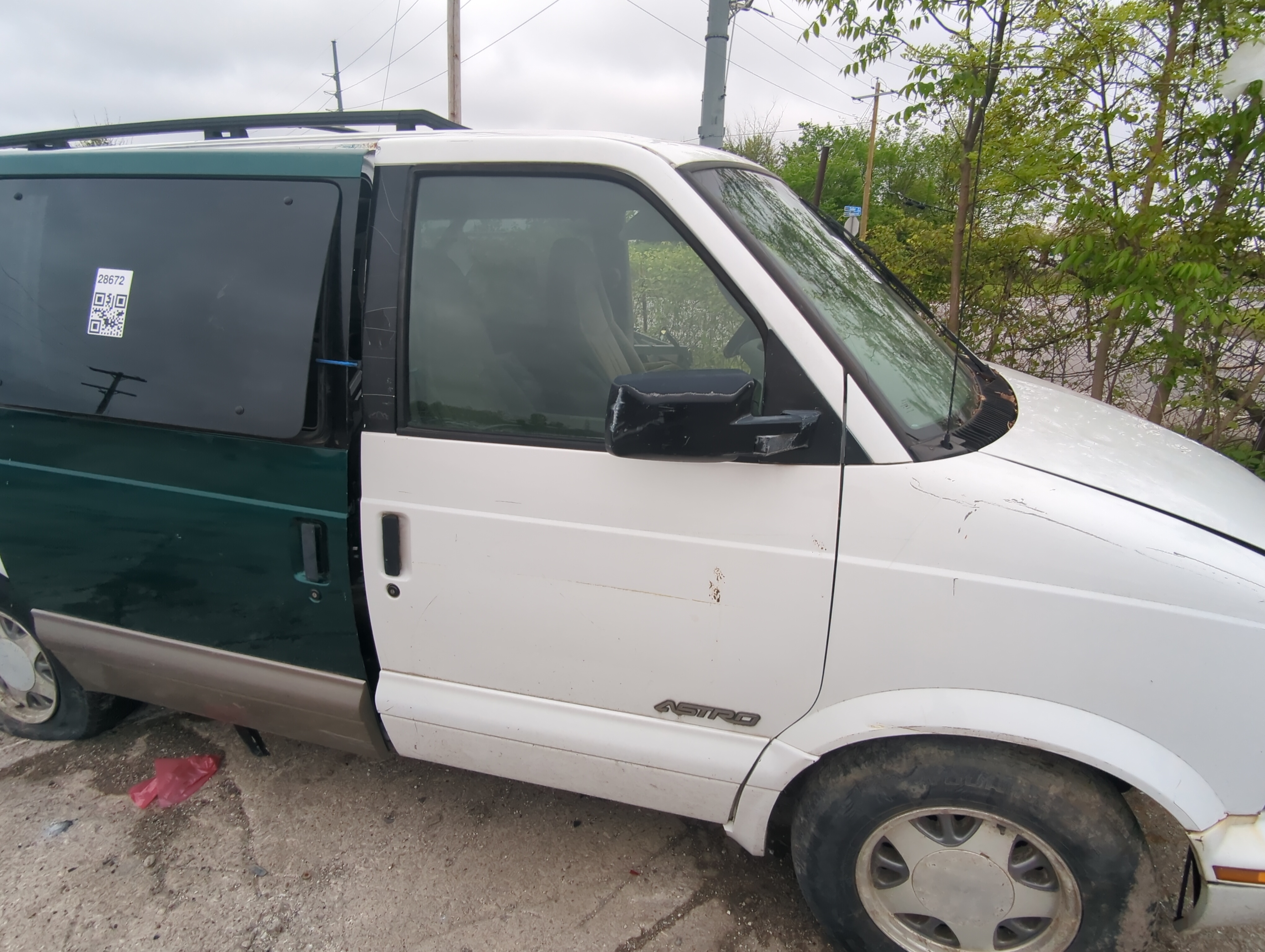 Picture of 1994-2005 Chevrolet Astro Passenger Front Door Oem 909699