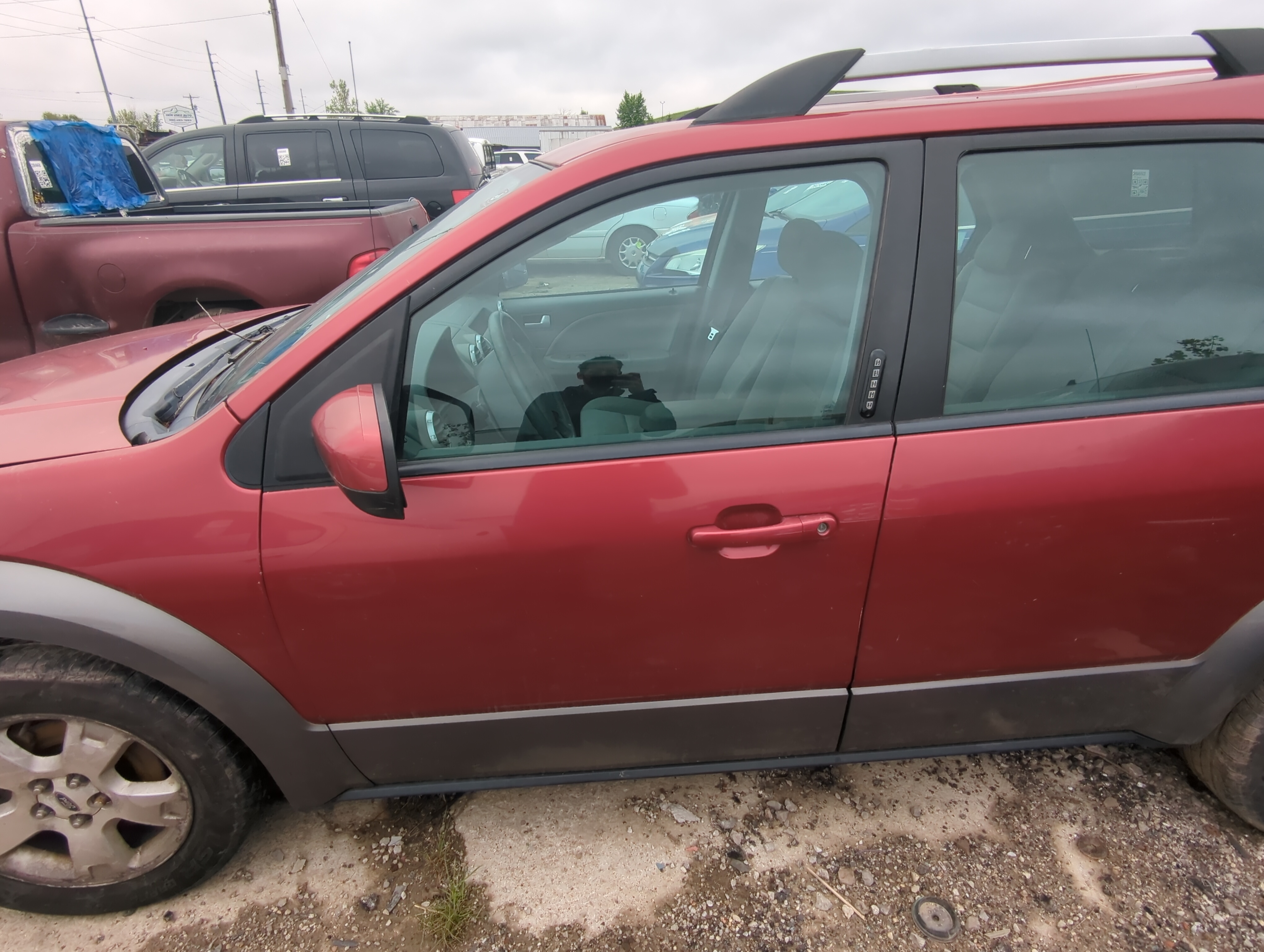 Picture of 2005-2007 Ford Freestyle Driver Front Door Oem 909874