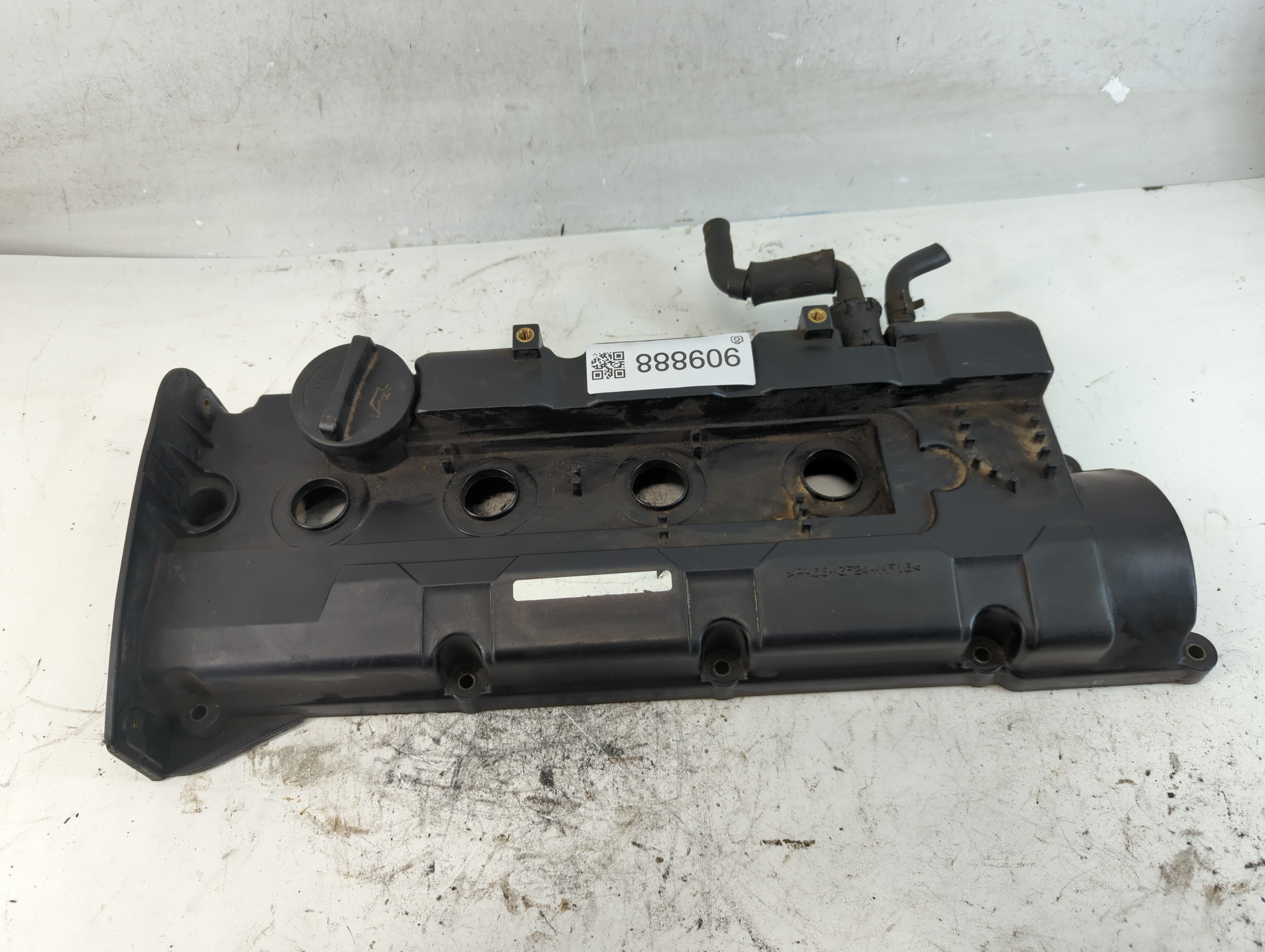 Picture of 2010 Hyundai Tucson Driver Left Cylinder Head Valve Cover 909888