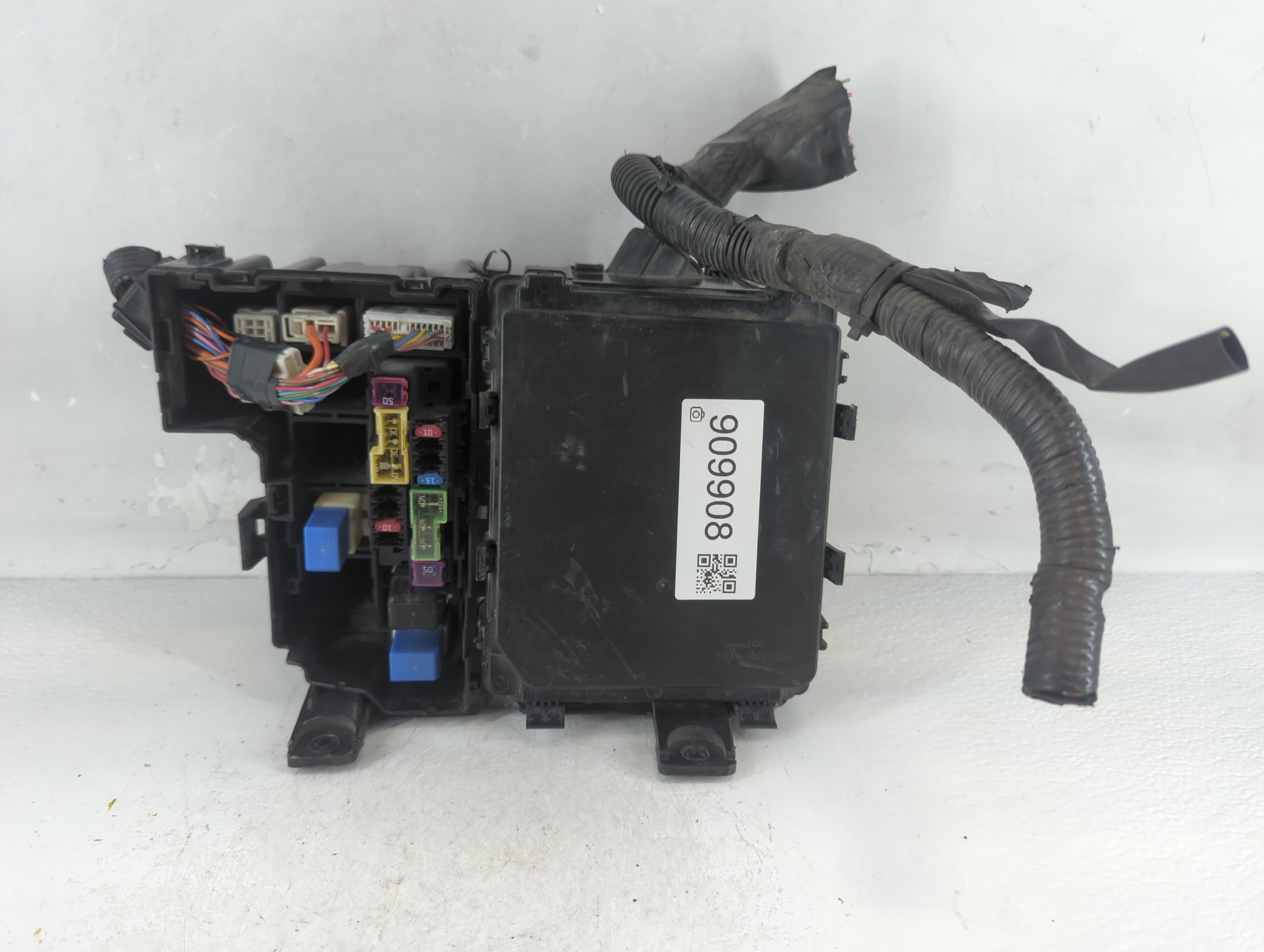 Picture of 2008-2010 Nissan Rogue Fusebox Fuse Box Relay Module 909908
