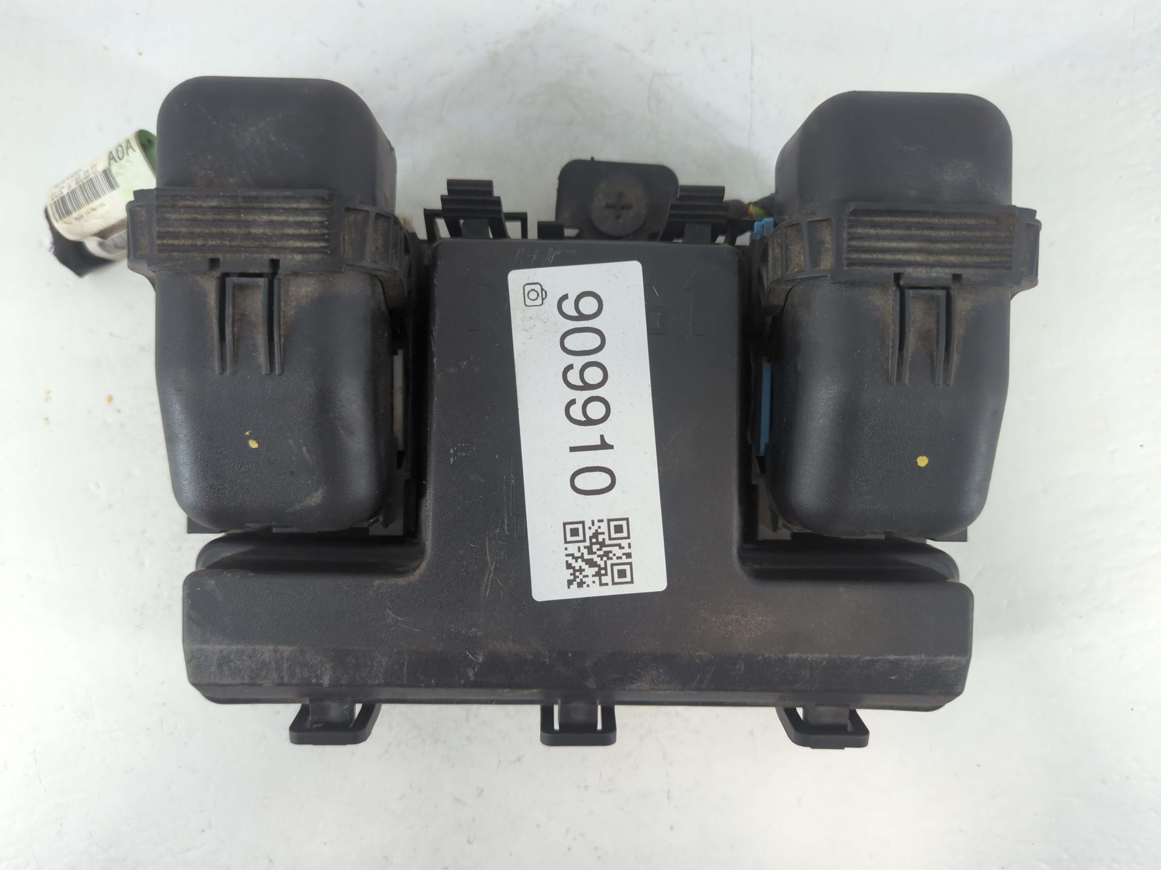 2017-2020 Ford Fusion Fusebox Fuse Box Relay Module Hg9t14d068ad 909910 - Oemusedautoparts1.com