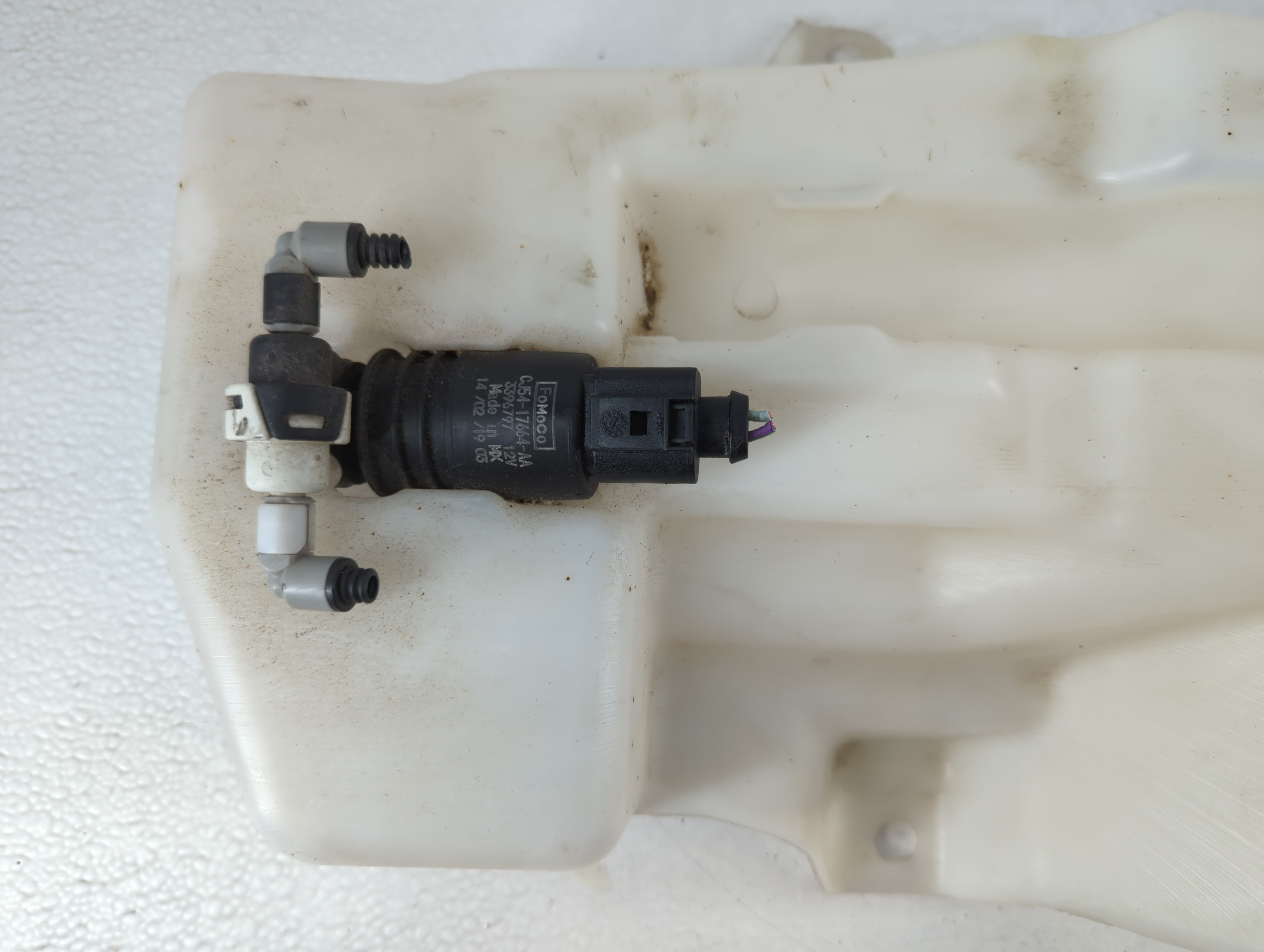 2013-2018 Ford C-max Windshield Washer Fluid Reservoir Bottle Oem 910286 - Oemusedautoparts1.com