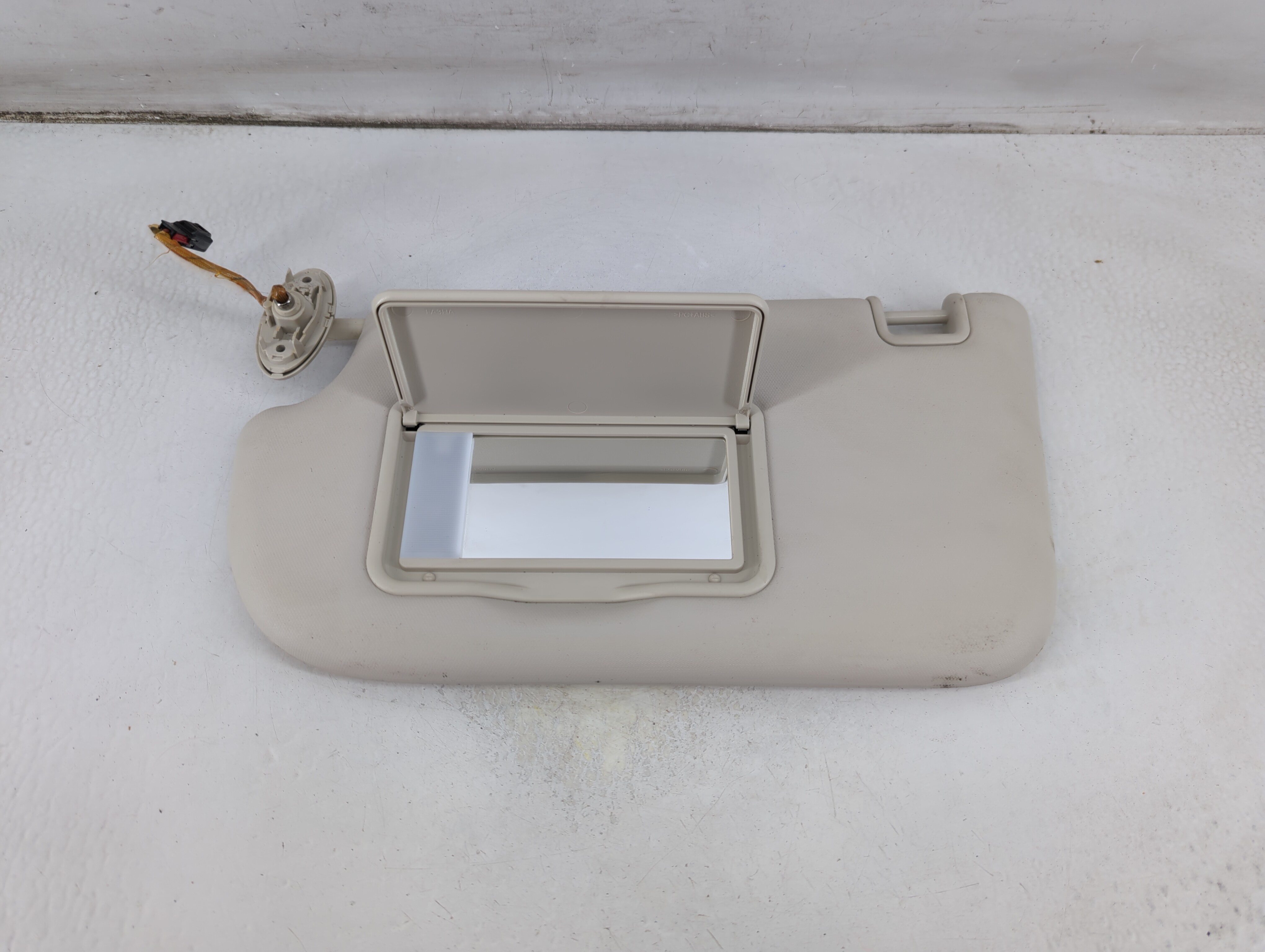 2013-2018 Ford Focus Driver Sun Visor Mirror Left Sunvisor Grey 910473 - Oemusedautoparts1.com