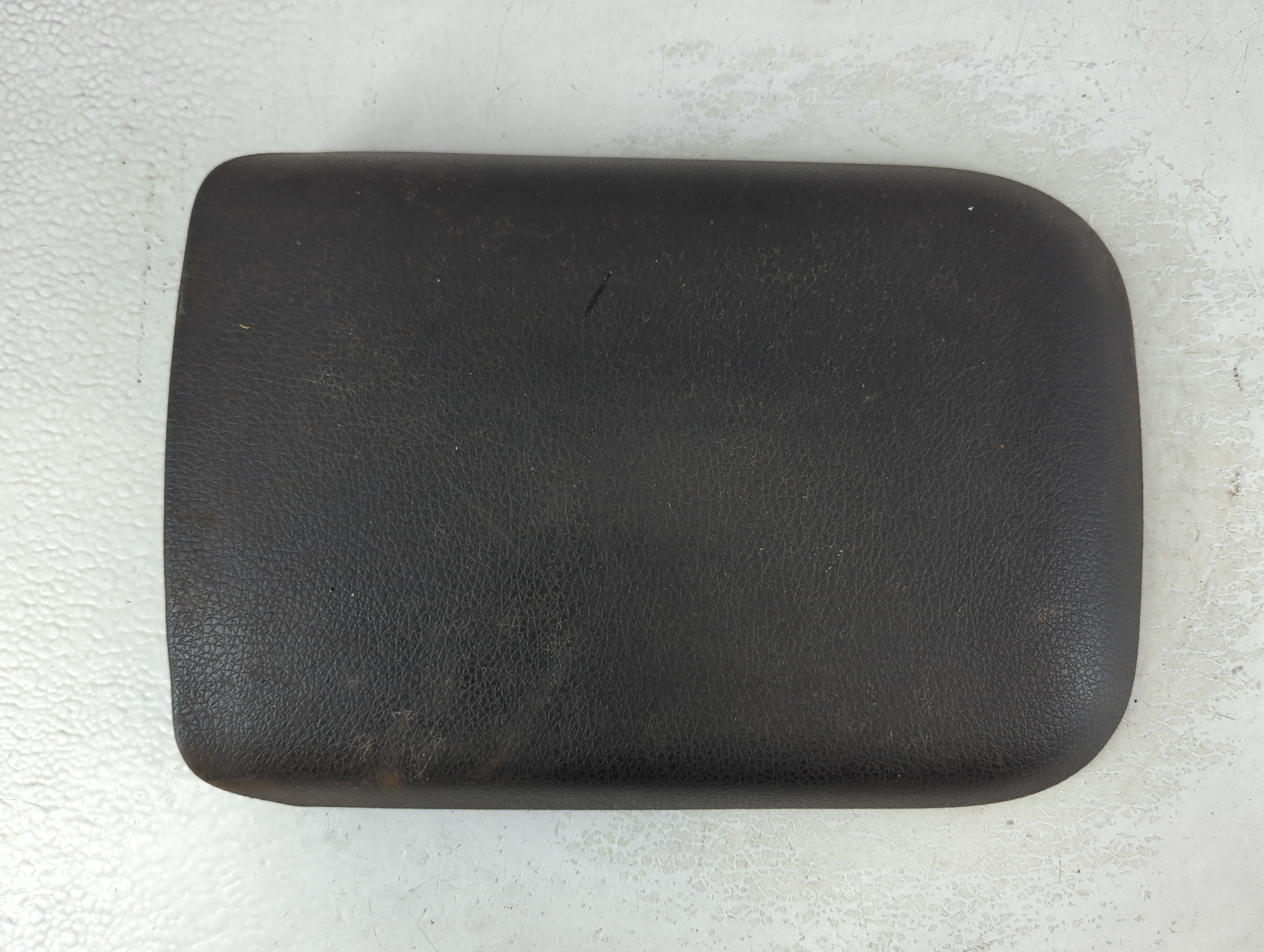 2005-2006 Ford Mustang Center Console Armrest Cover Lid Black 910784 - Oemusedautoparts1.com