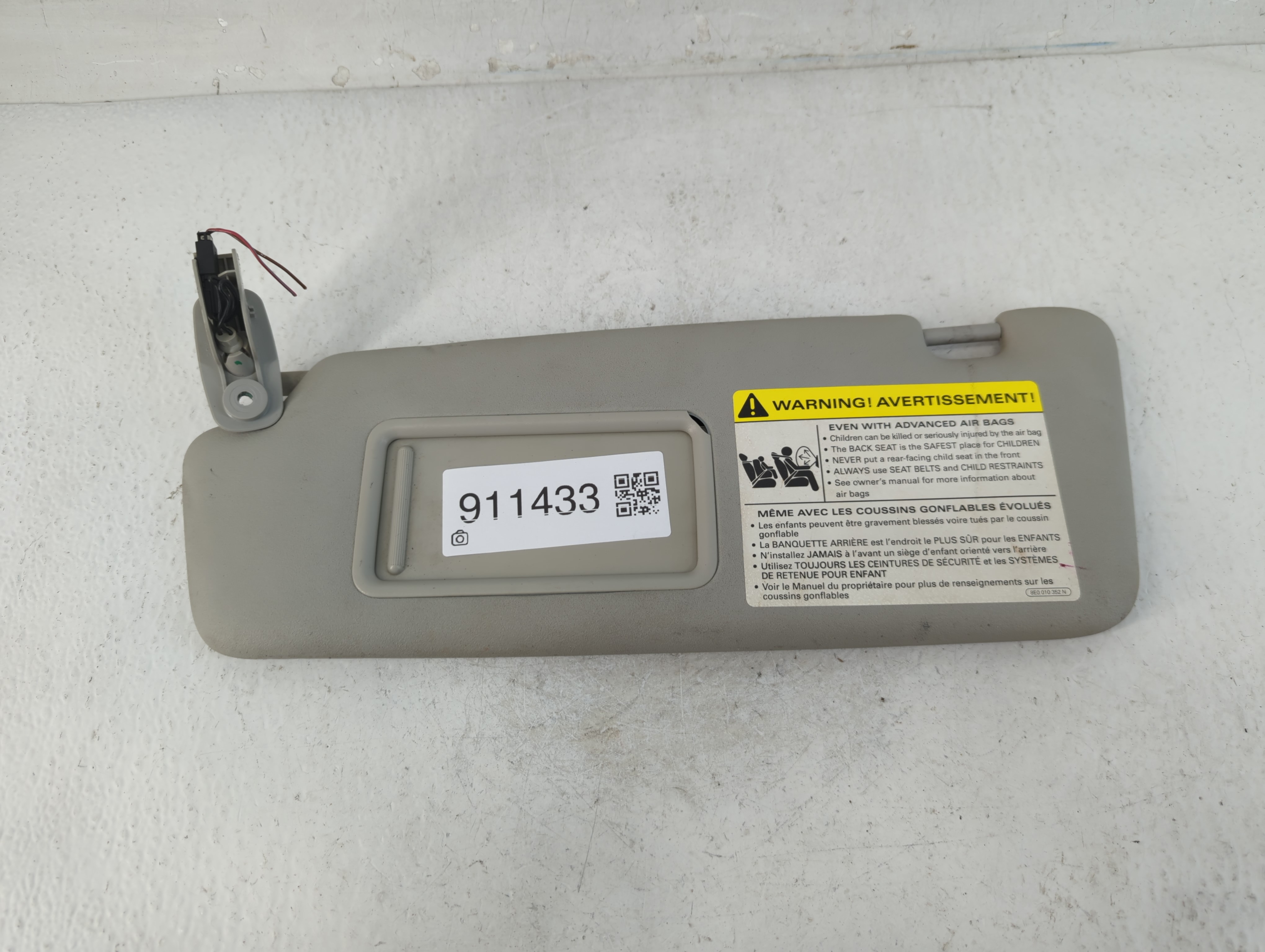 Picture of 2003-2009 Audi A4 Driver Sun Visor Mirror Left Sunvisor Grey 911433