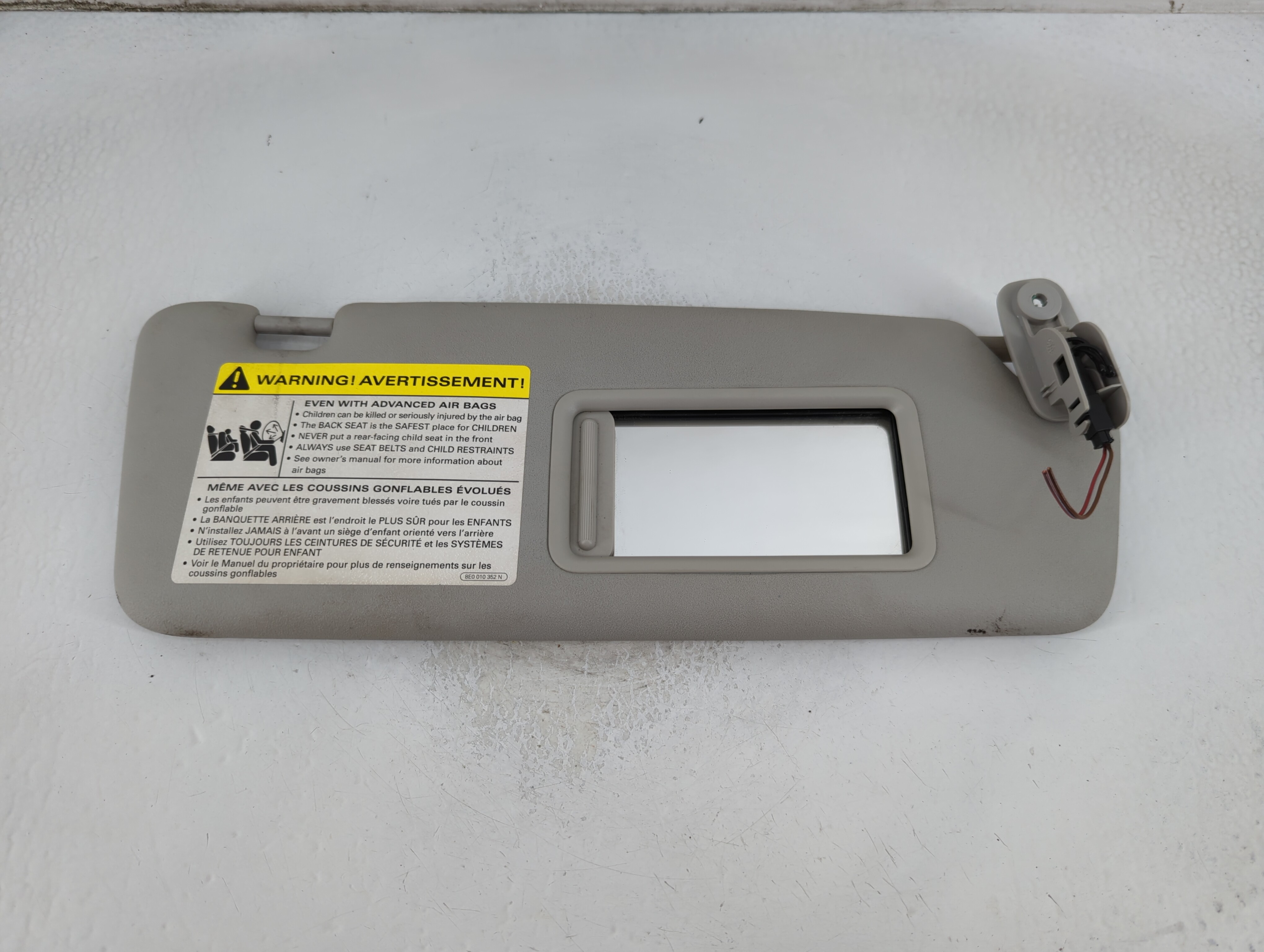 Picture of 2002-2008 Audi A4 Passenger Sun Visor Mirror Right Sunvisor Light Grey 911443