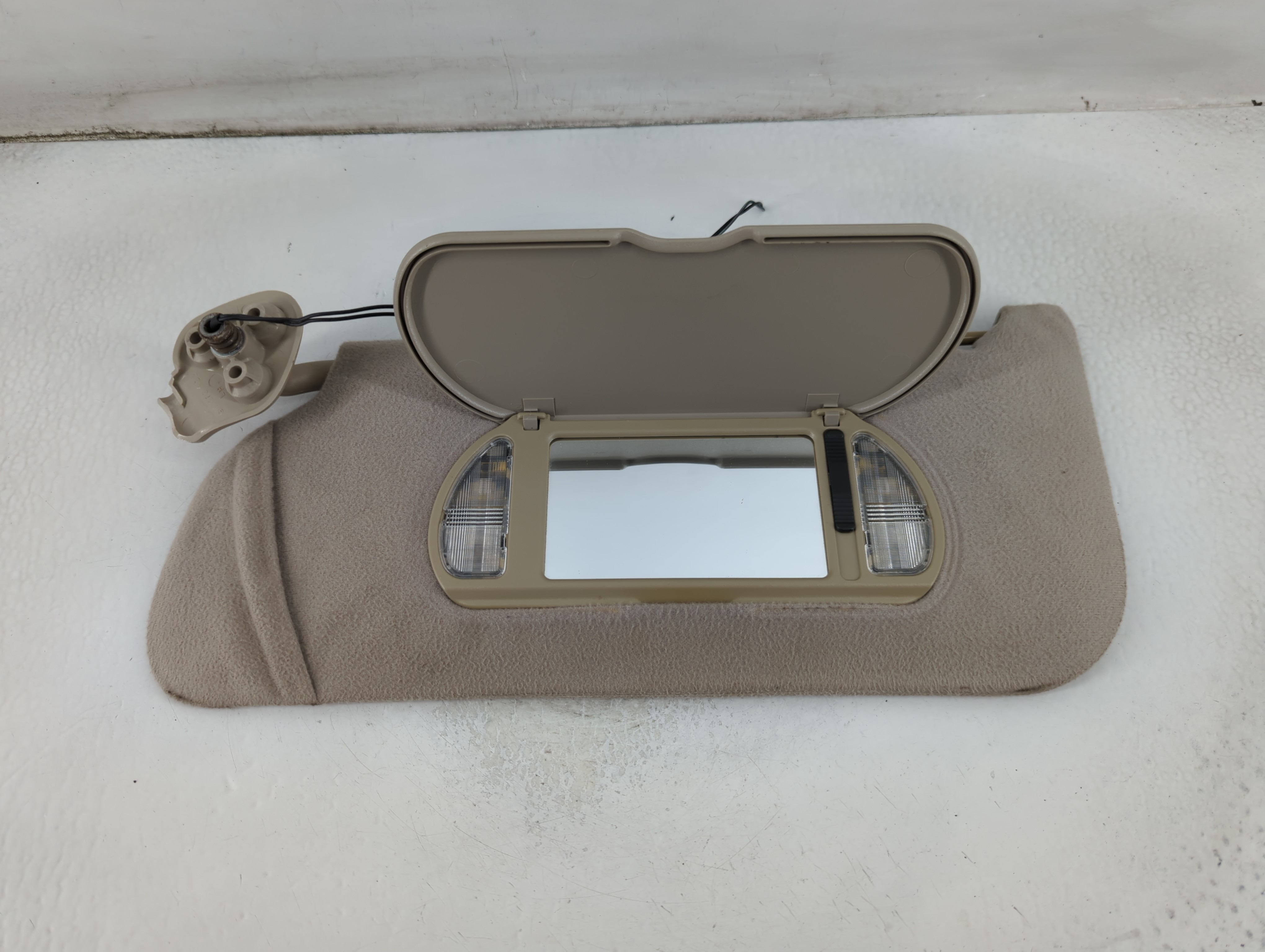 2000-2005 Cadillac Deville Driver Sun Visor Mirror Left Sunvisor Beige 911461 - Oemusedautoparts1.com