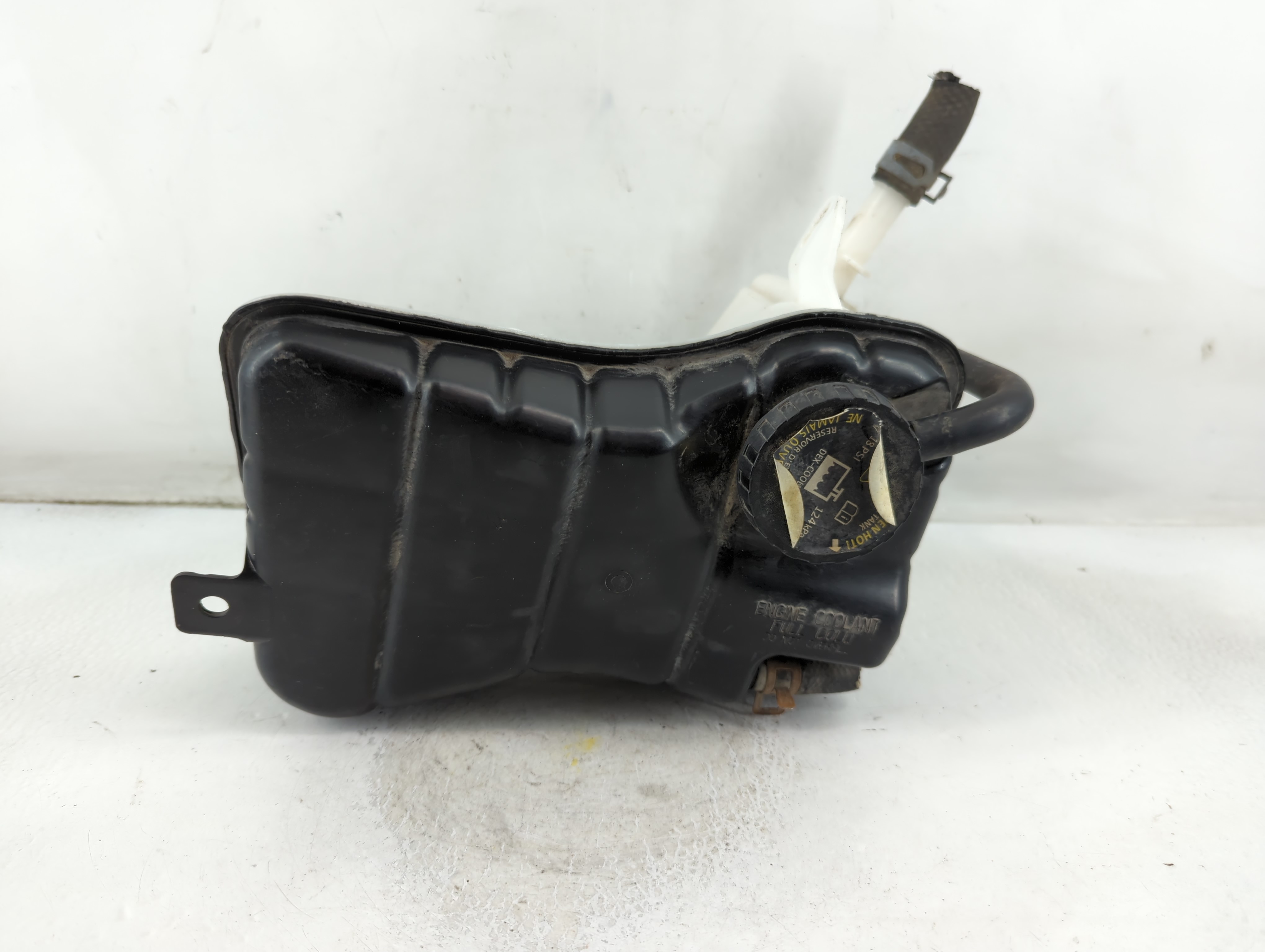 2000-2005 Cadillac Deville Windshield Washer Fluid Reservoir Bottle Oem 911512 - Oemusedautoparts1.com