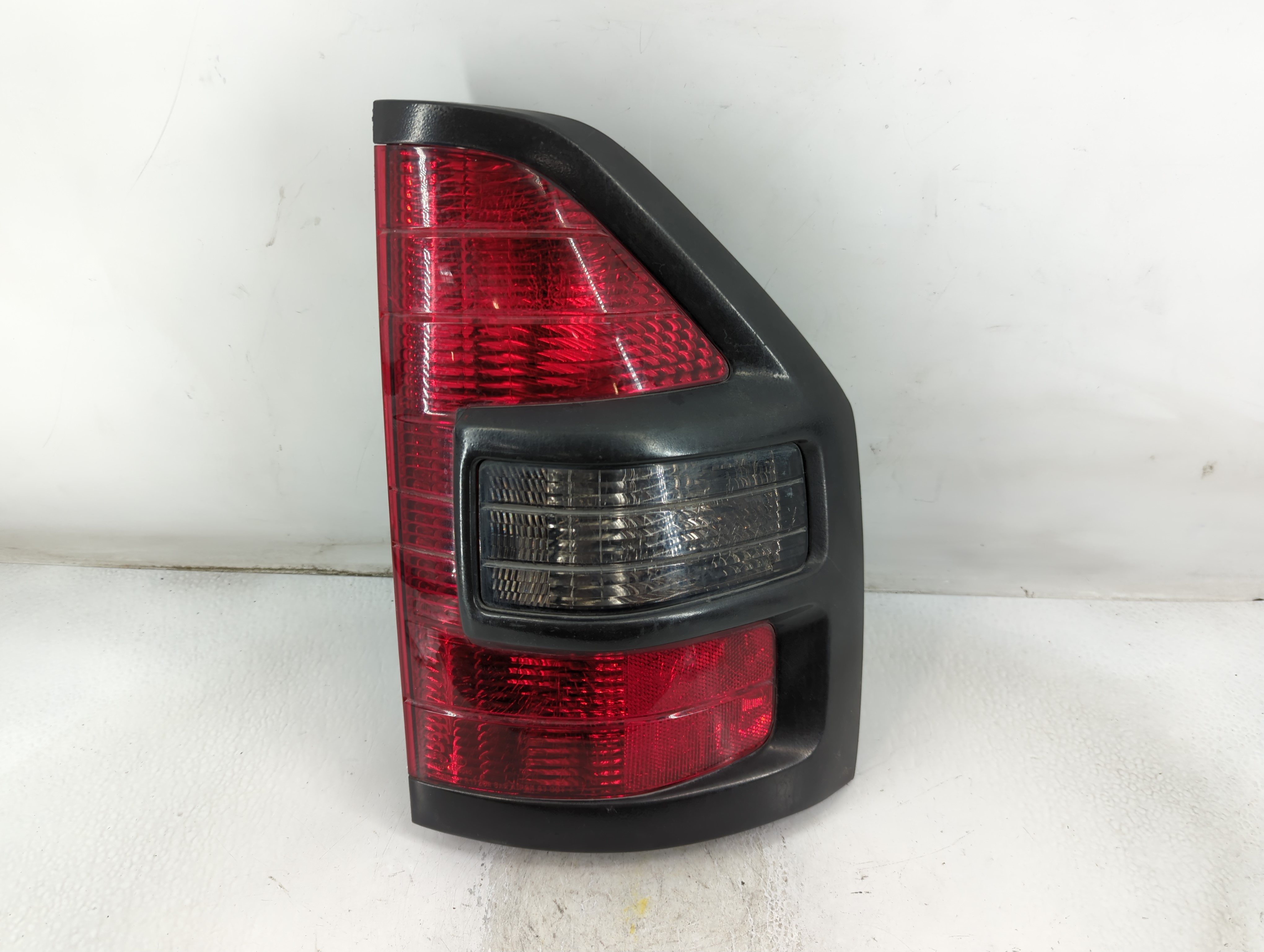 2001 Mitsubishi Montero Passenger Right Side Tail Light Taillight Oem 911539 - Oemusedautoparts1.com