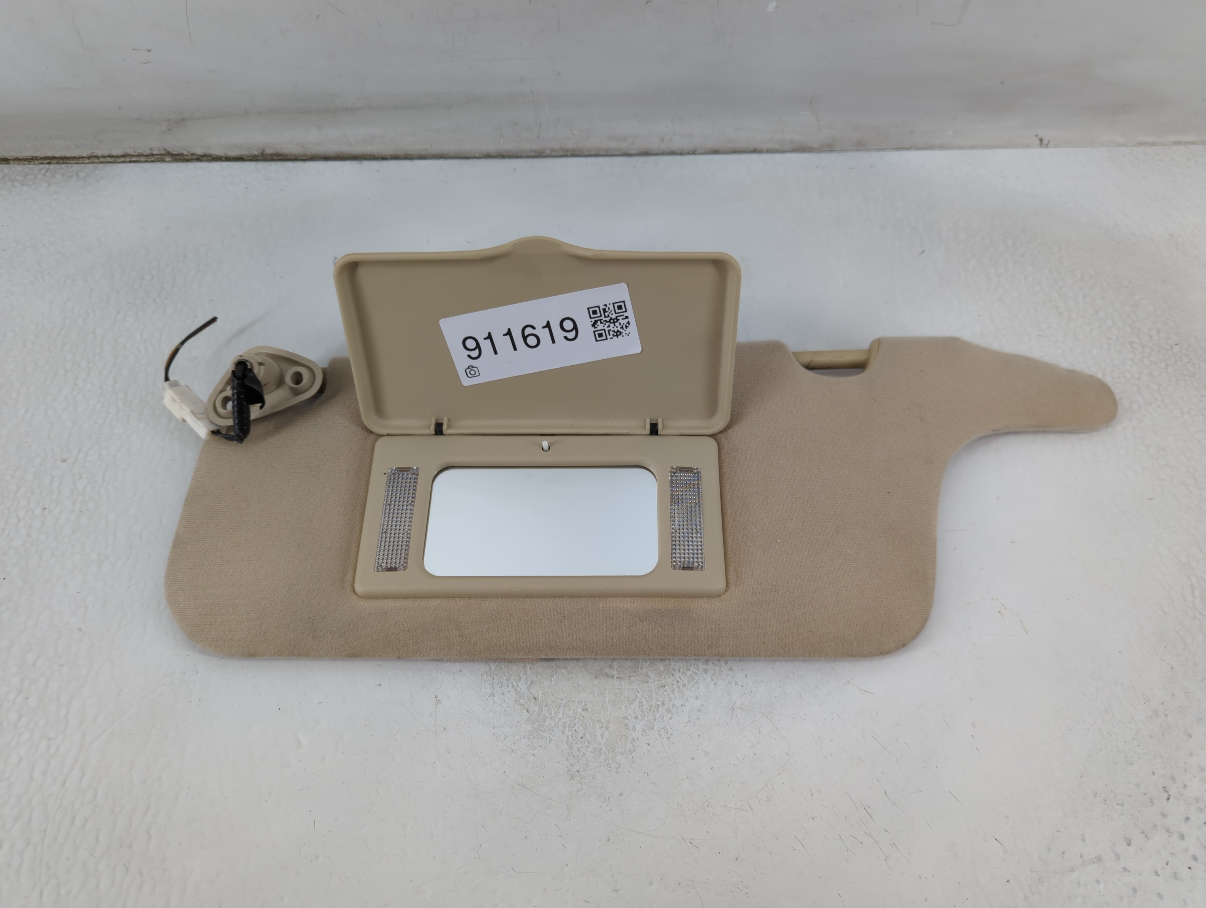 2000-2001 Subaru Legacy Driver Sun Visor Mirror Left Sunvisor Beige 911619 - Oemusedautoparts1.com