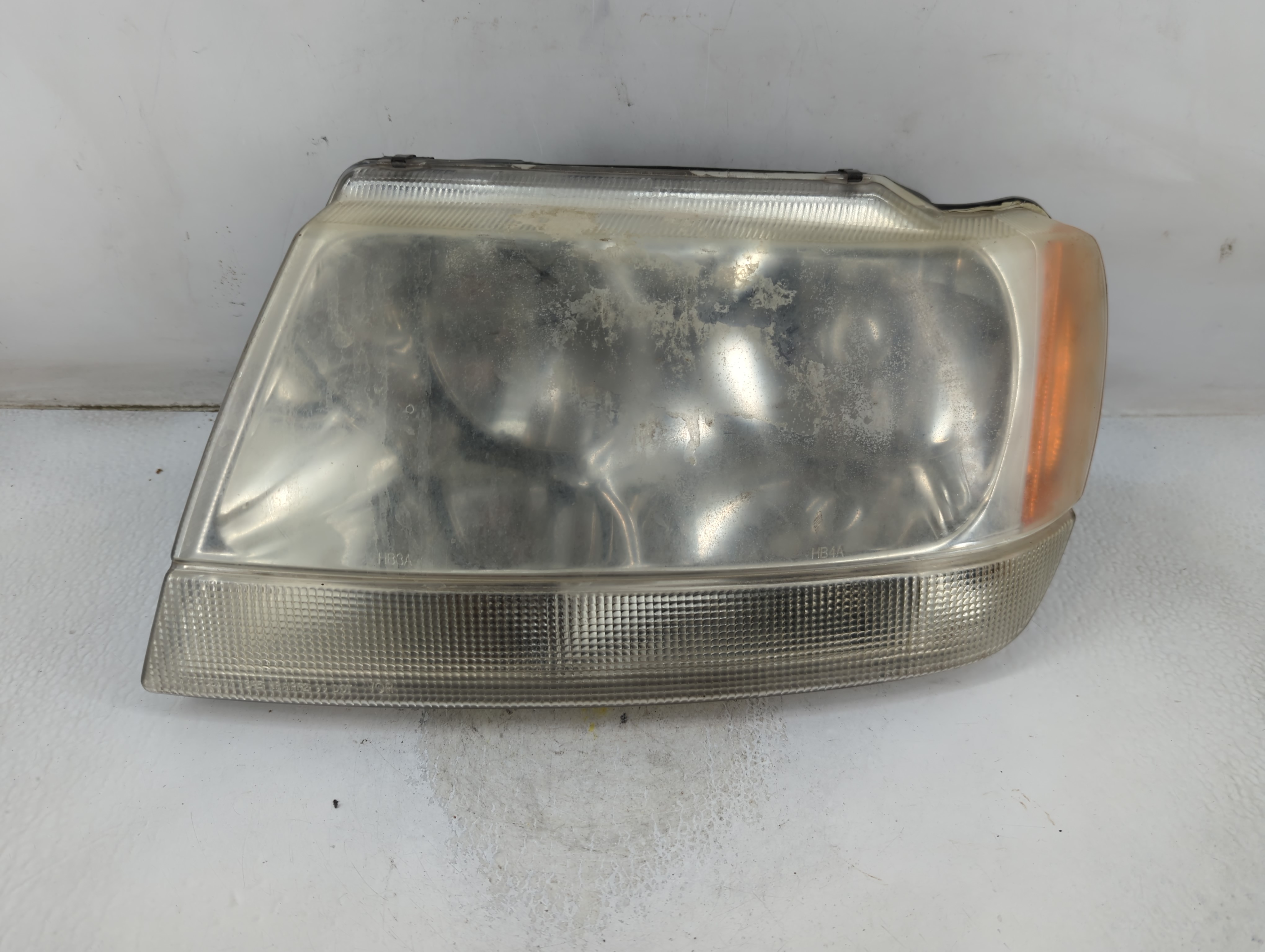2002-2004 Jeep Grand Cherokee Driver Left Oem Head Light Headlight Lamp 911646 - Oemusedautoparts1.com