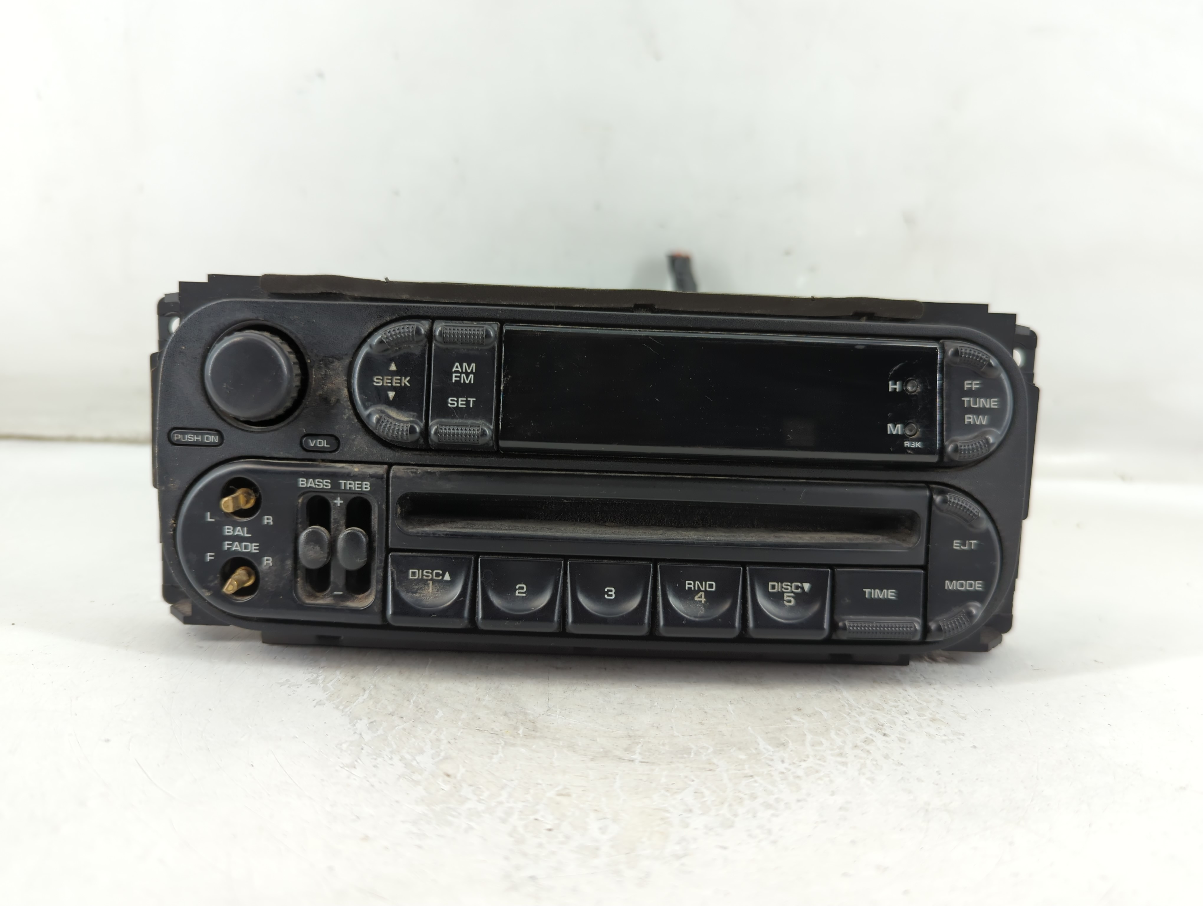 2004-2004 Jeep Grand Cherokee Am Fm Cd Player Radio Receiver 911663 - Oemusedautoparts1.com