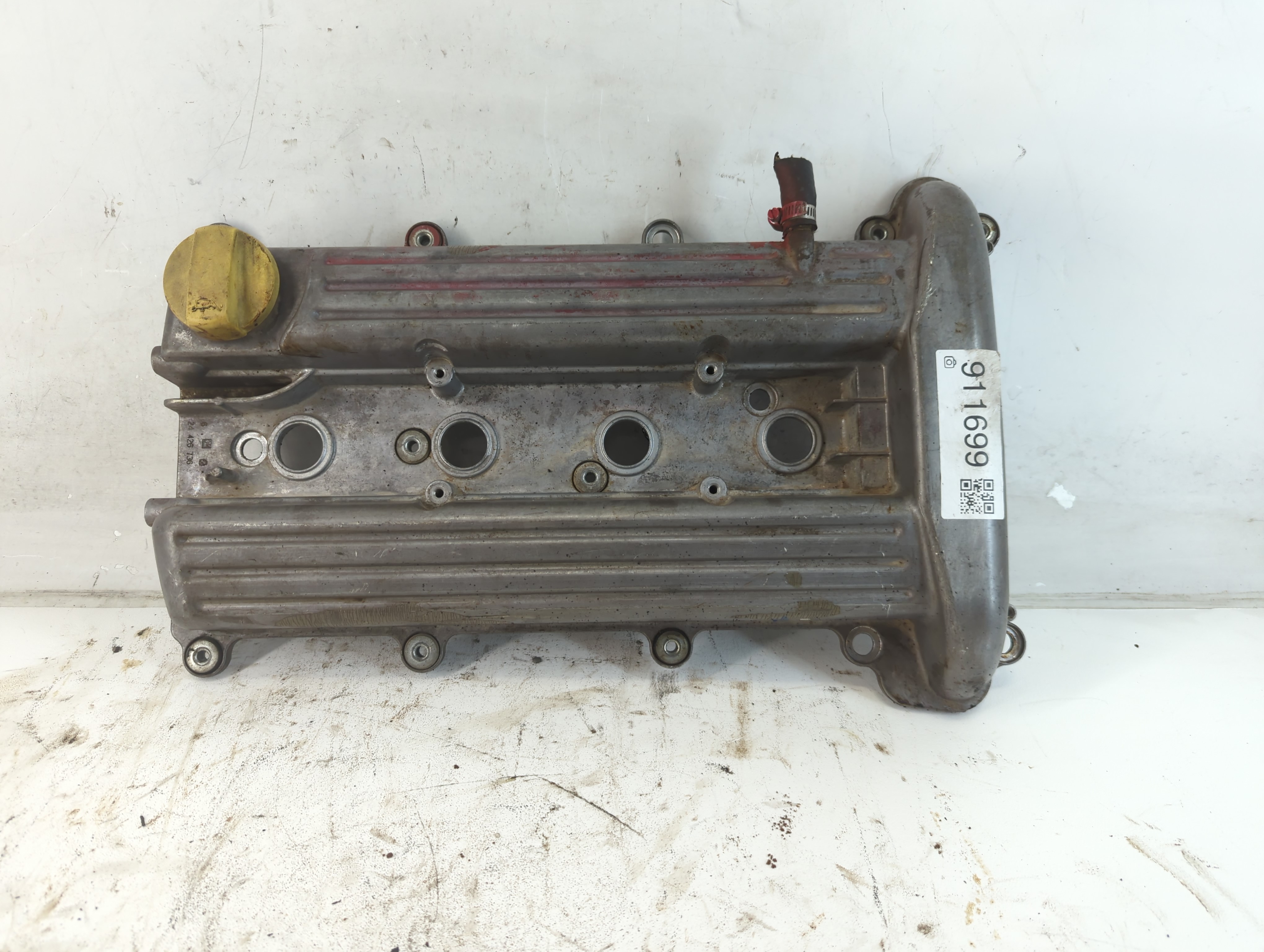 2005 Saturn Vue Passenger Right Cylinder Head Valve Cover Silver 911699 - Oemusedautoparts1.com