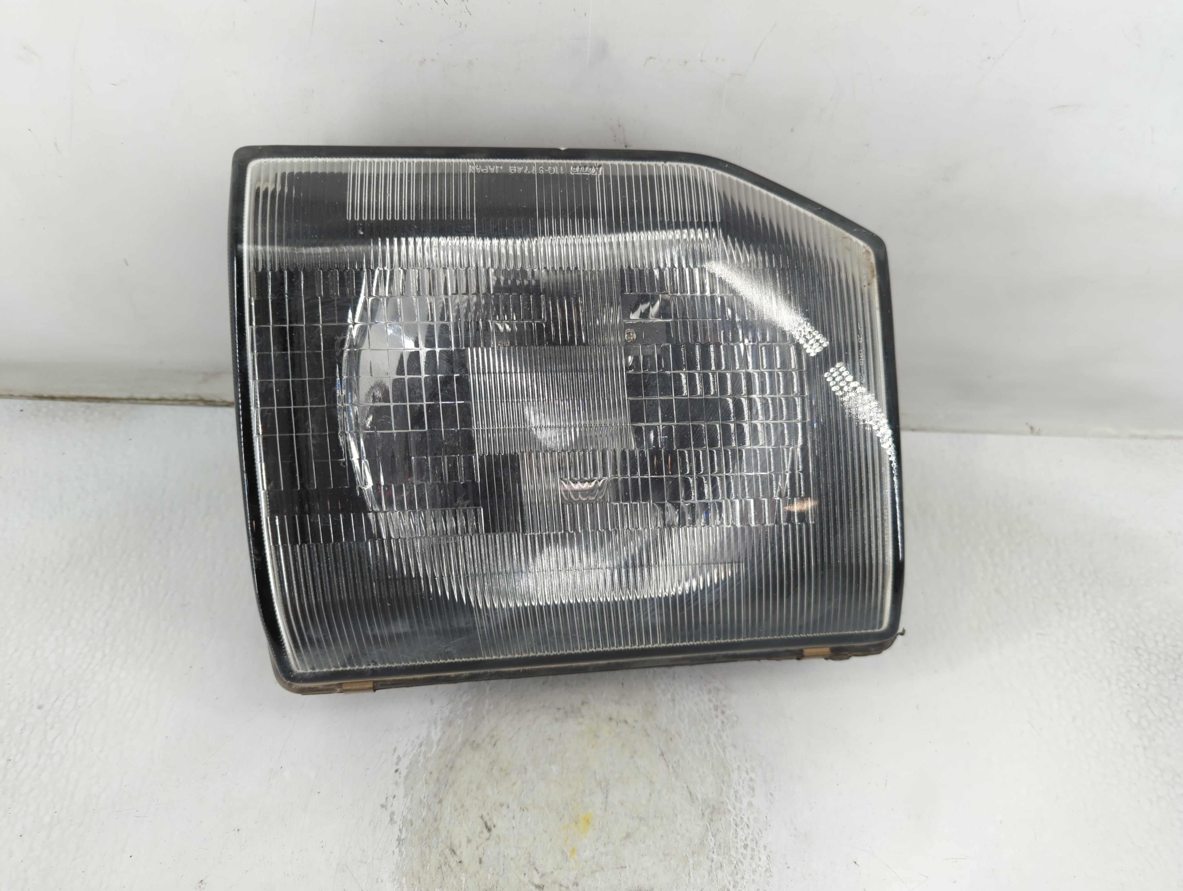 Picture of 1992-1997 Mitsubishi Montero Driver Left Oem Head Light Headlight Lamp 911727