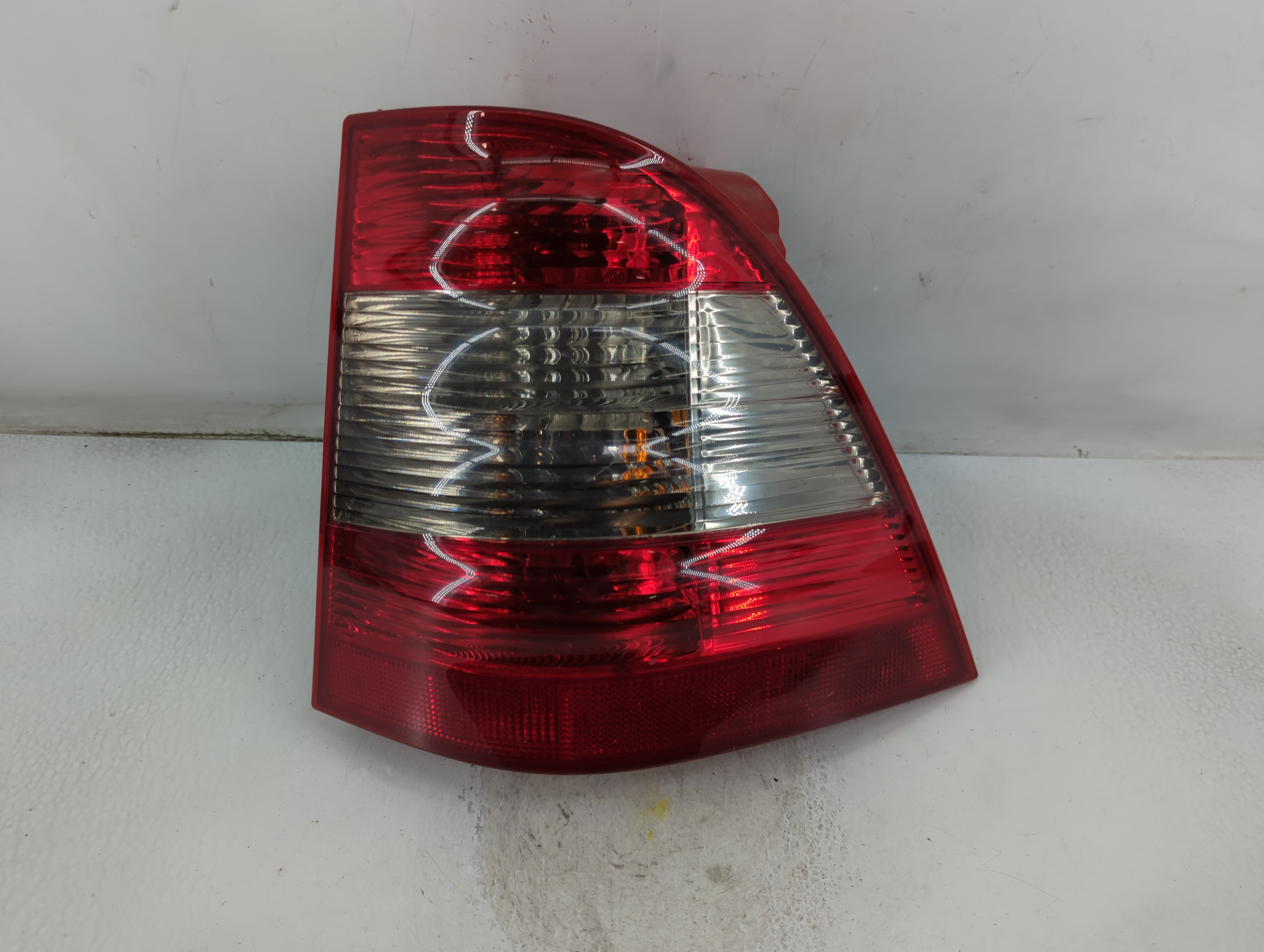 2003 Mercedes-benz Ml350 Passenger Right Side Tail Light Taillight Oem 911747 - Oemusedautoparts1.com