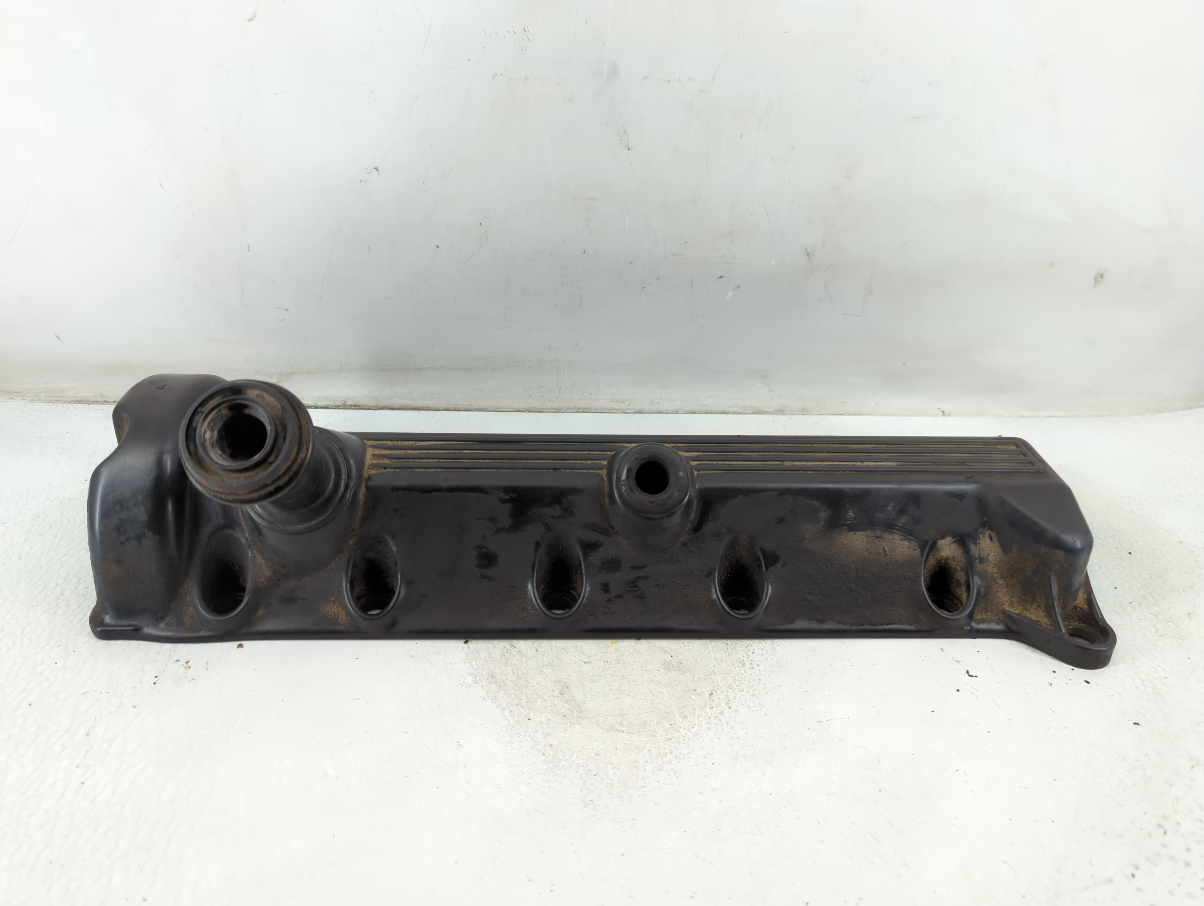 2002 Ford Expedition Passenger Right Cylinder Head Valve Cover 911756 - Oemusedautoparts1.com