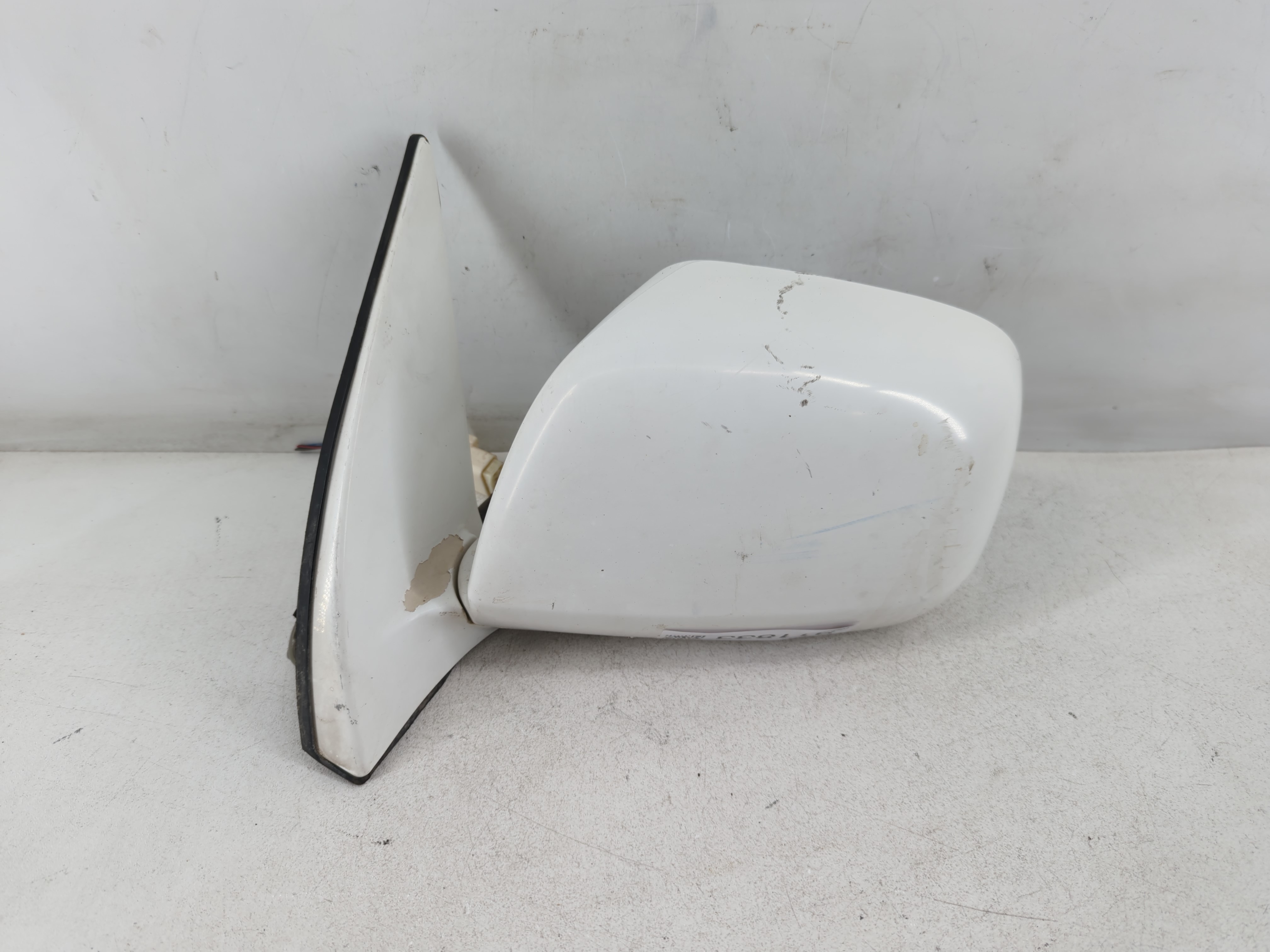 2001-2007 Toyota Highlander Driver Left Side View Power Door Mirror White 911833 - Oemusedautoparts1.com