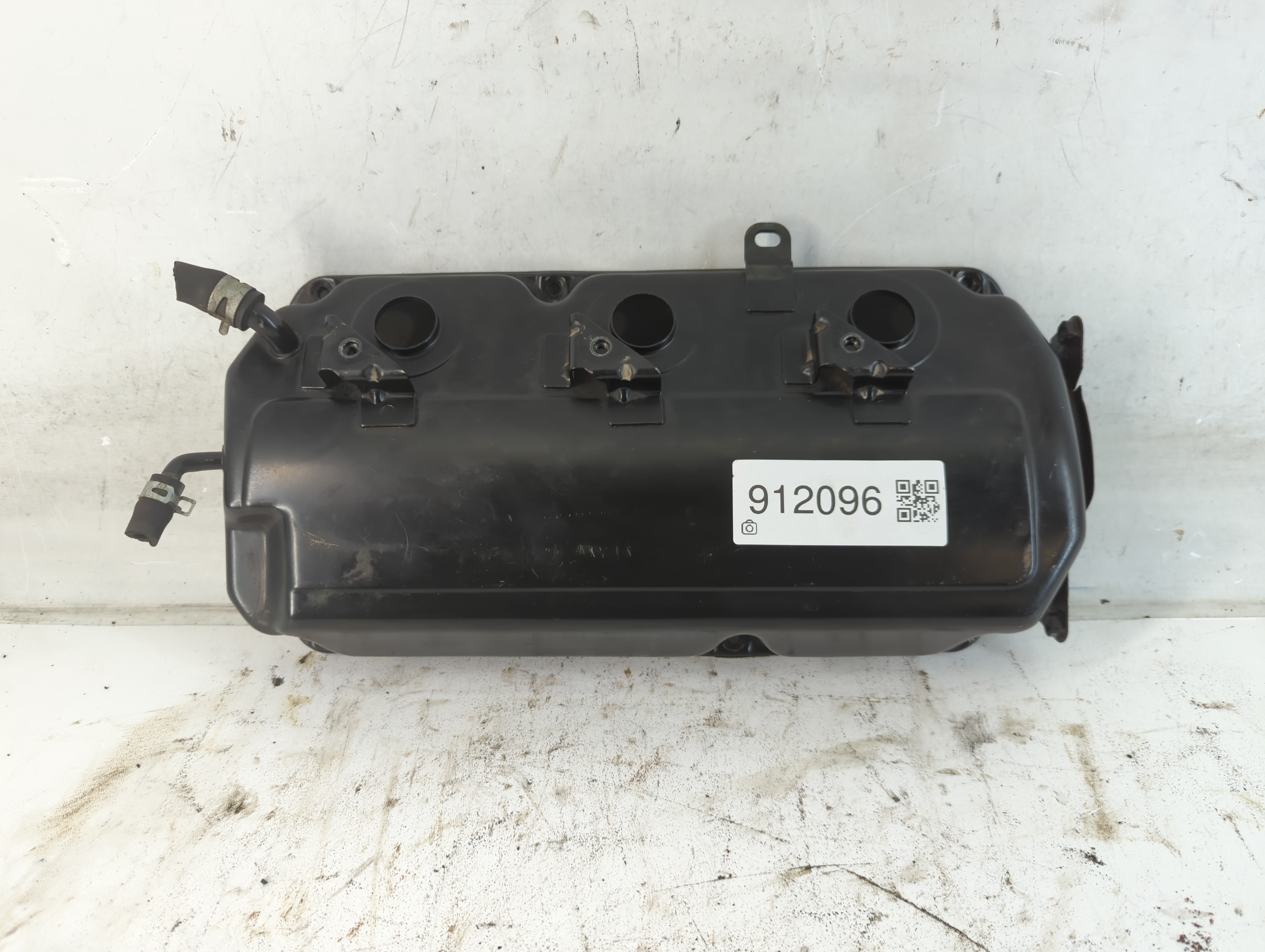 2005 Mitsubishi Galant Passenger Right Cylinder Head Valve Cover 912096 - Oemusedautoparts1.com