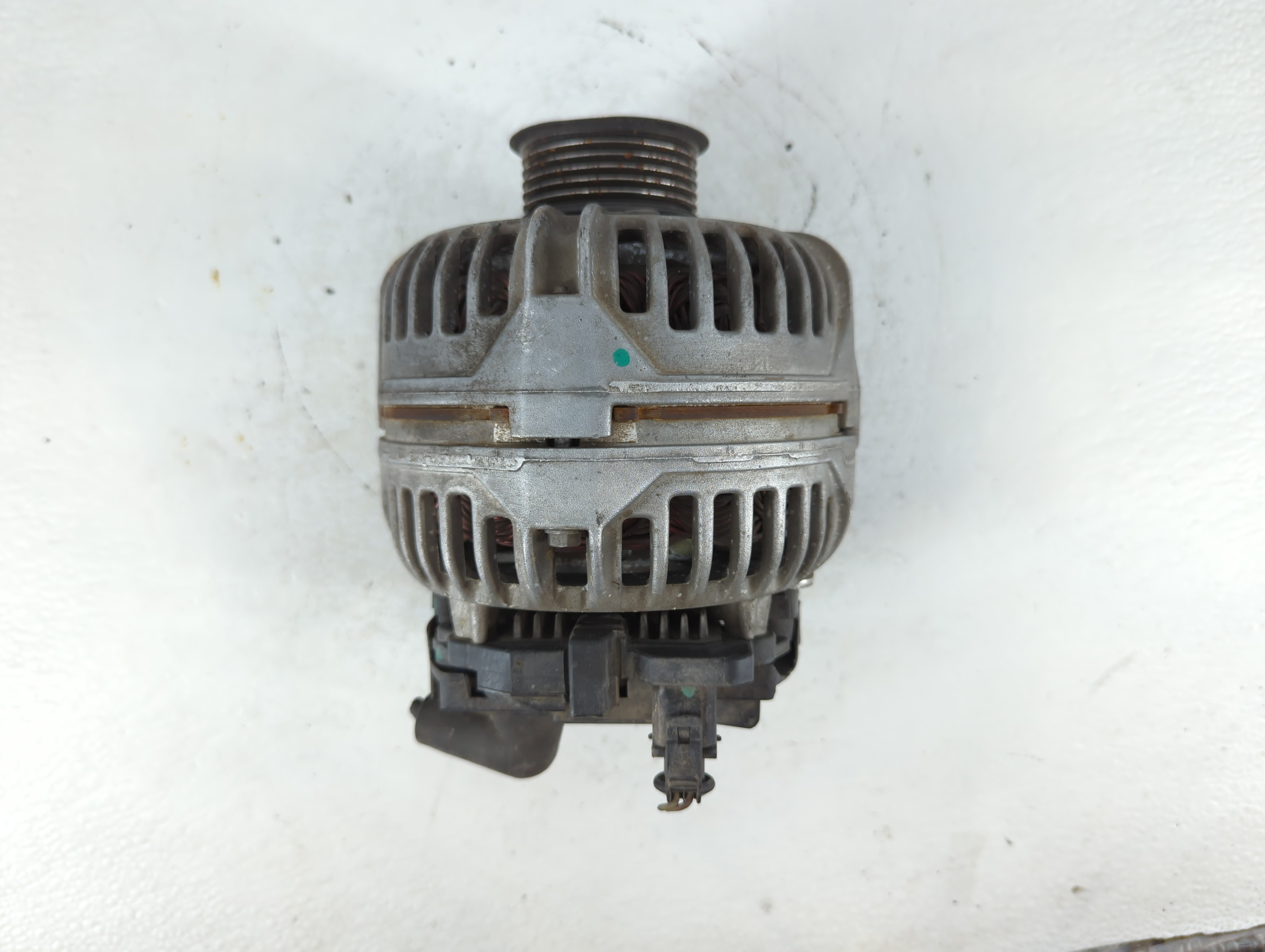 Picture of 2005 Gmc Yukon Xl 1500 Alternator Generator Charging Assembly Engine Oem 912234