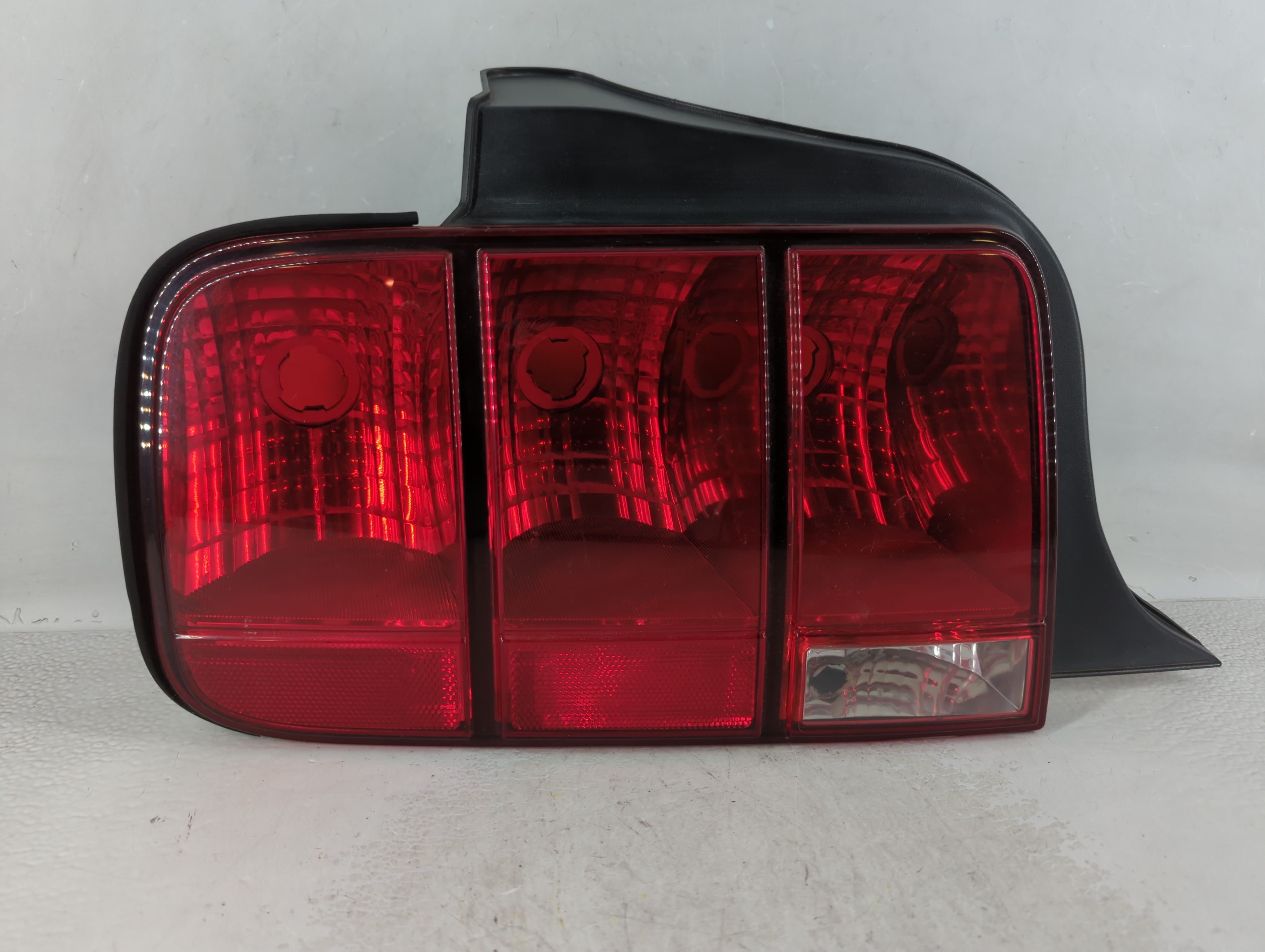 2005-2009 Ford Mustang Driver Left Side Tail Light Taillight Oem 912428 - Oemusedautoparts1.com