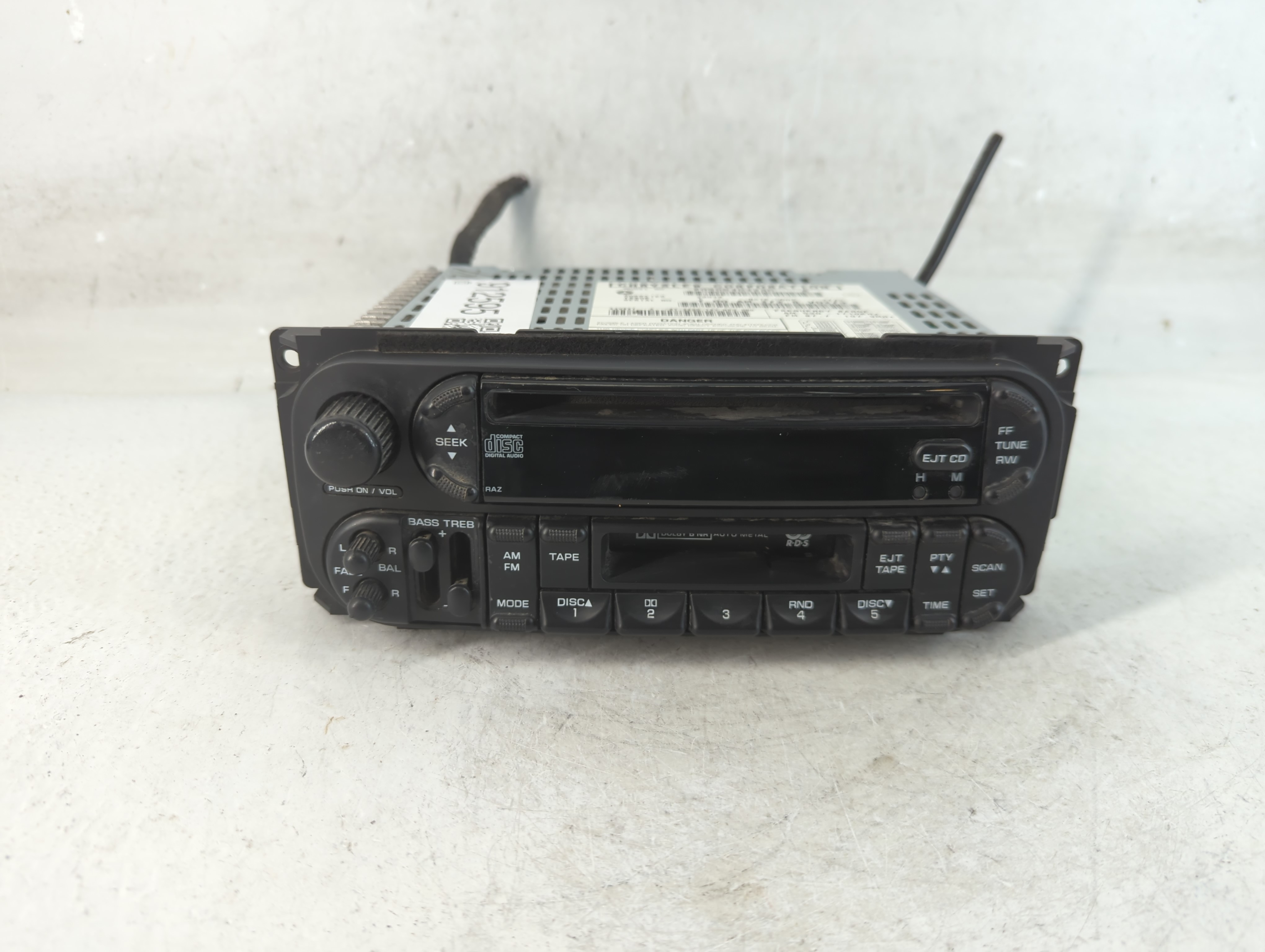 2005-2007 Dodge Caravan Am Fm Cd Player Radio Receiver 912595 - Oemusedautoparts1.com