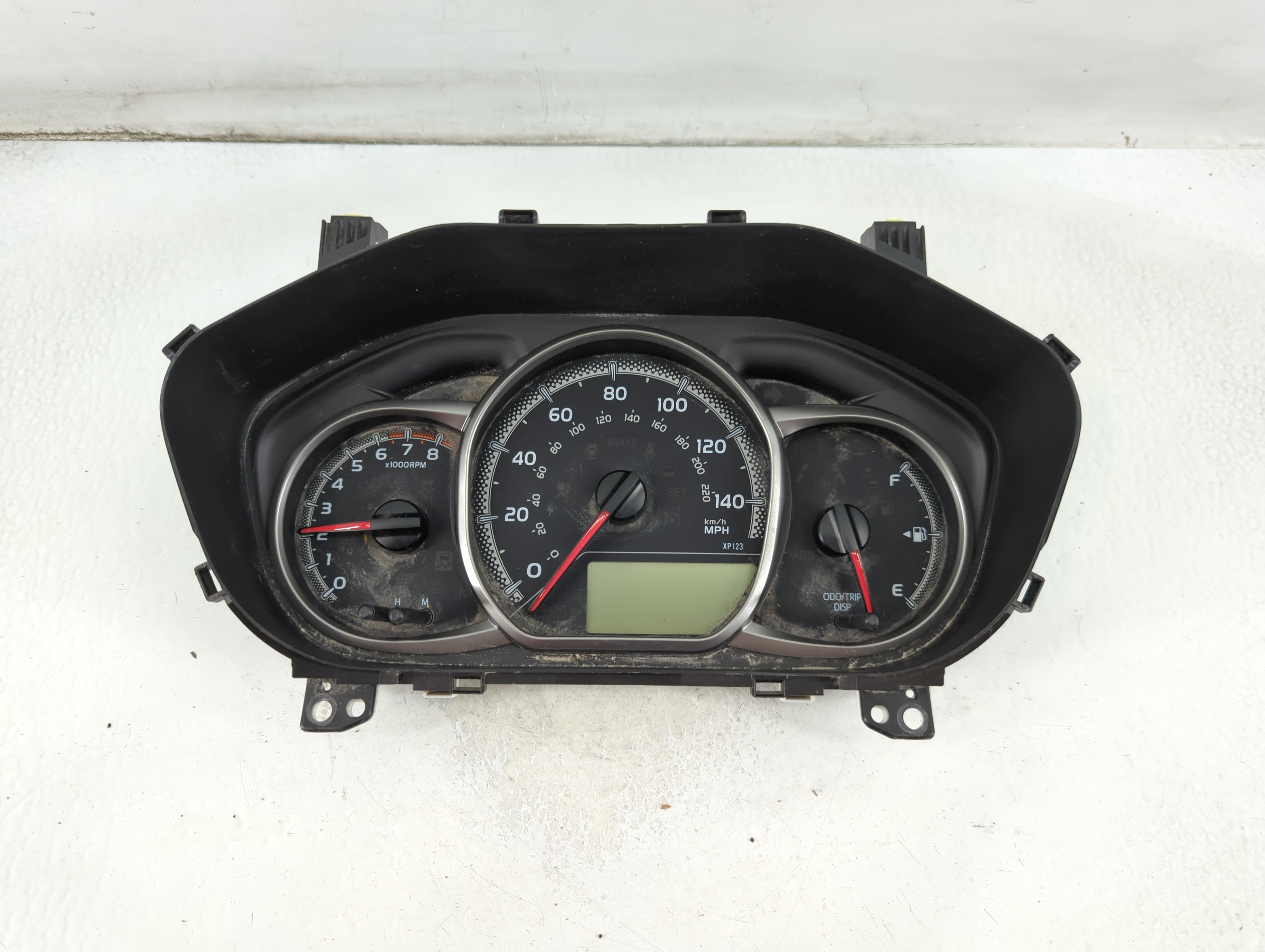 Picture of 2017-2017 Toyota Yaris Speedometer Instrument Cluster Gauges 83800-0ud11 912686
