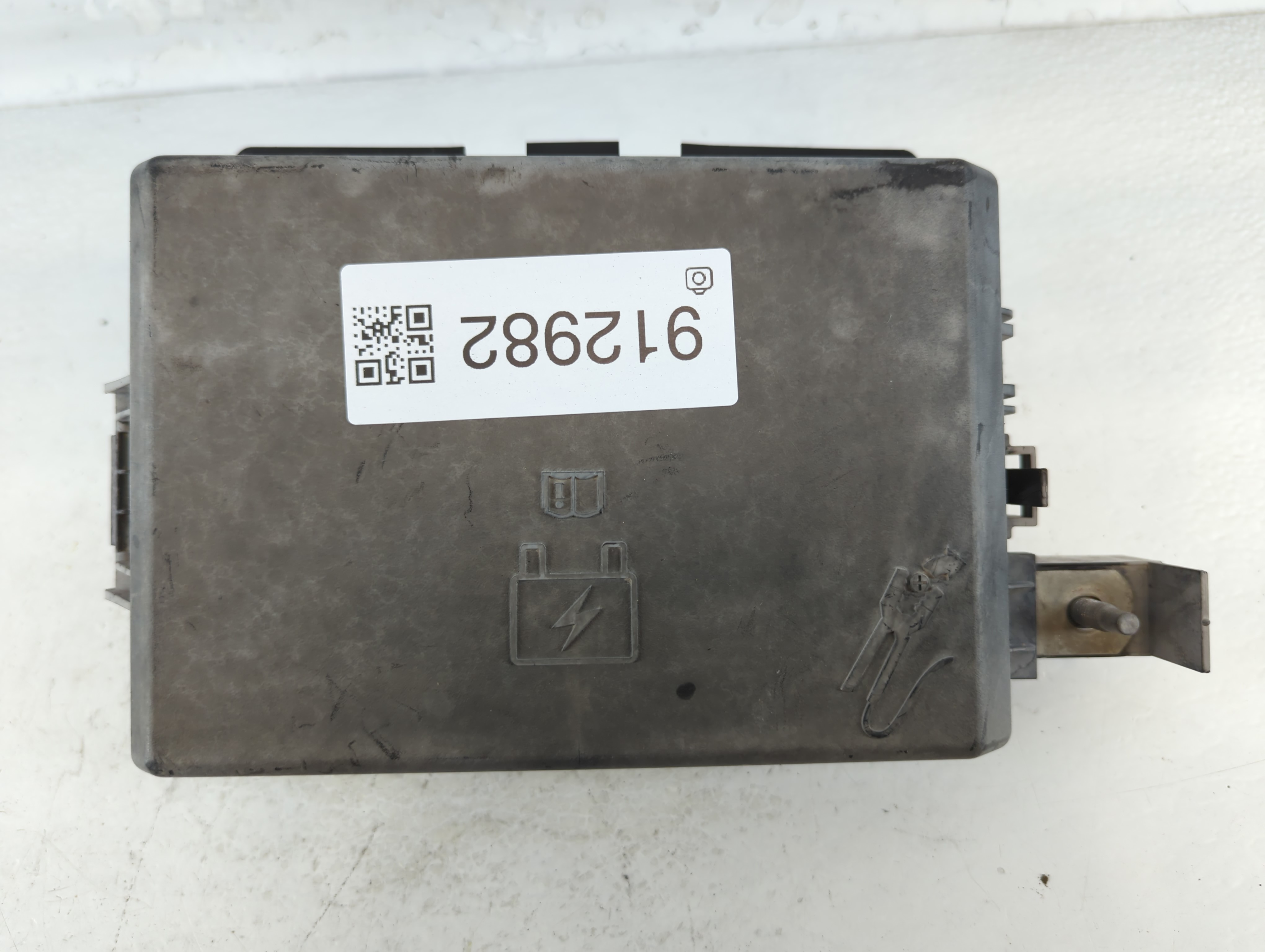 Picture of 2014-2014 Dodge Challenger Fusebox Fuse Box Relay Module 68044658aa 912982