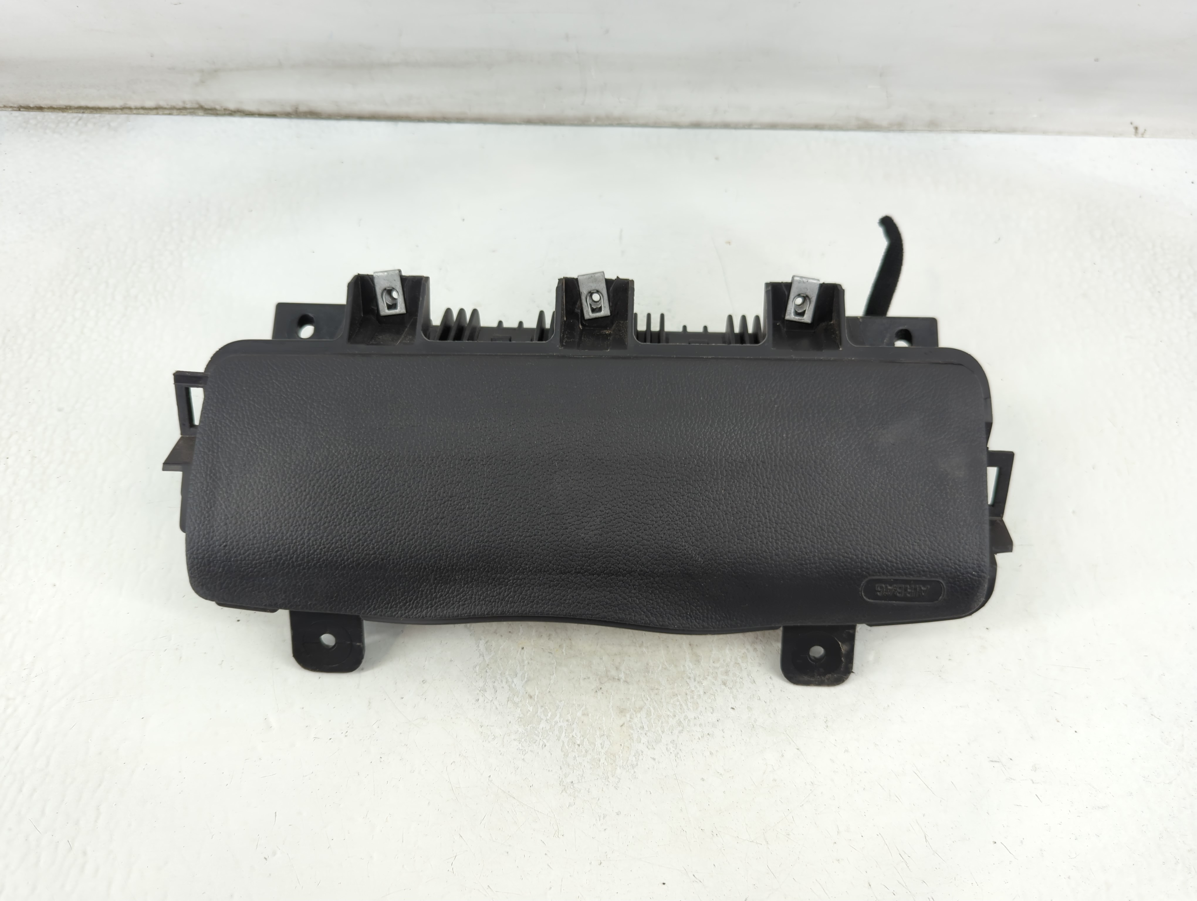 2012-2019 Chevrolet Sonic Air Bag Driver Left Knee Oem 912989 - Oemusedautoparts1.com