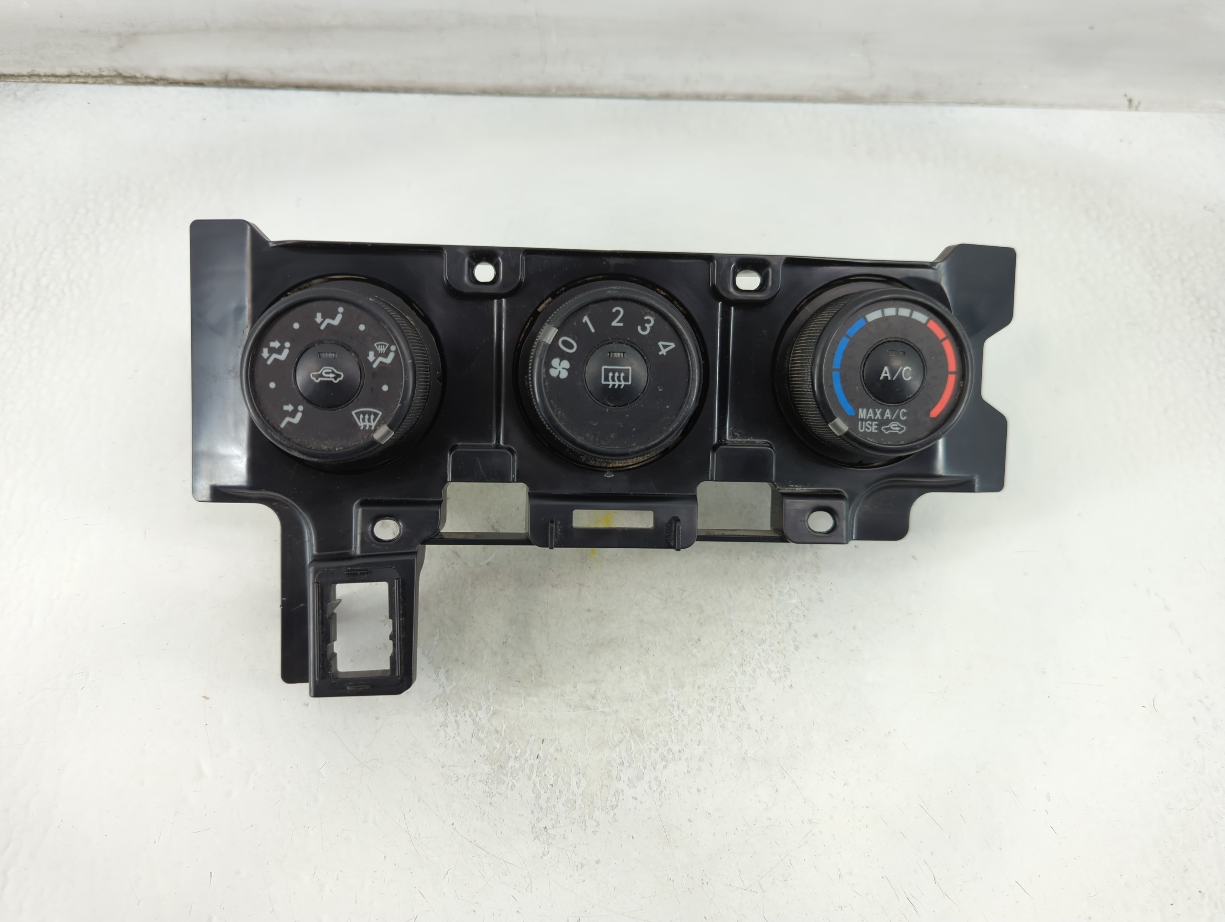 2009-2010 Pontiac Vibe Ac Heater Climate Control 55903 913036 - Oemusedautoparts1.com