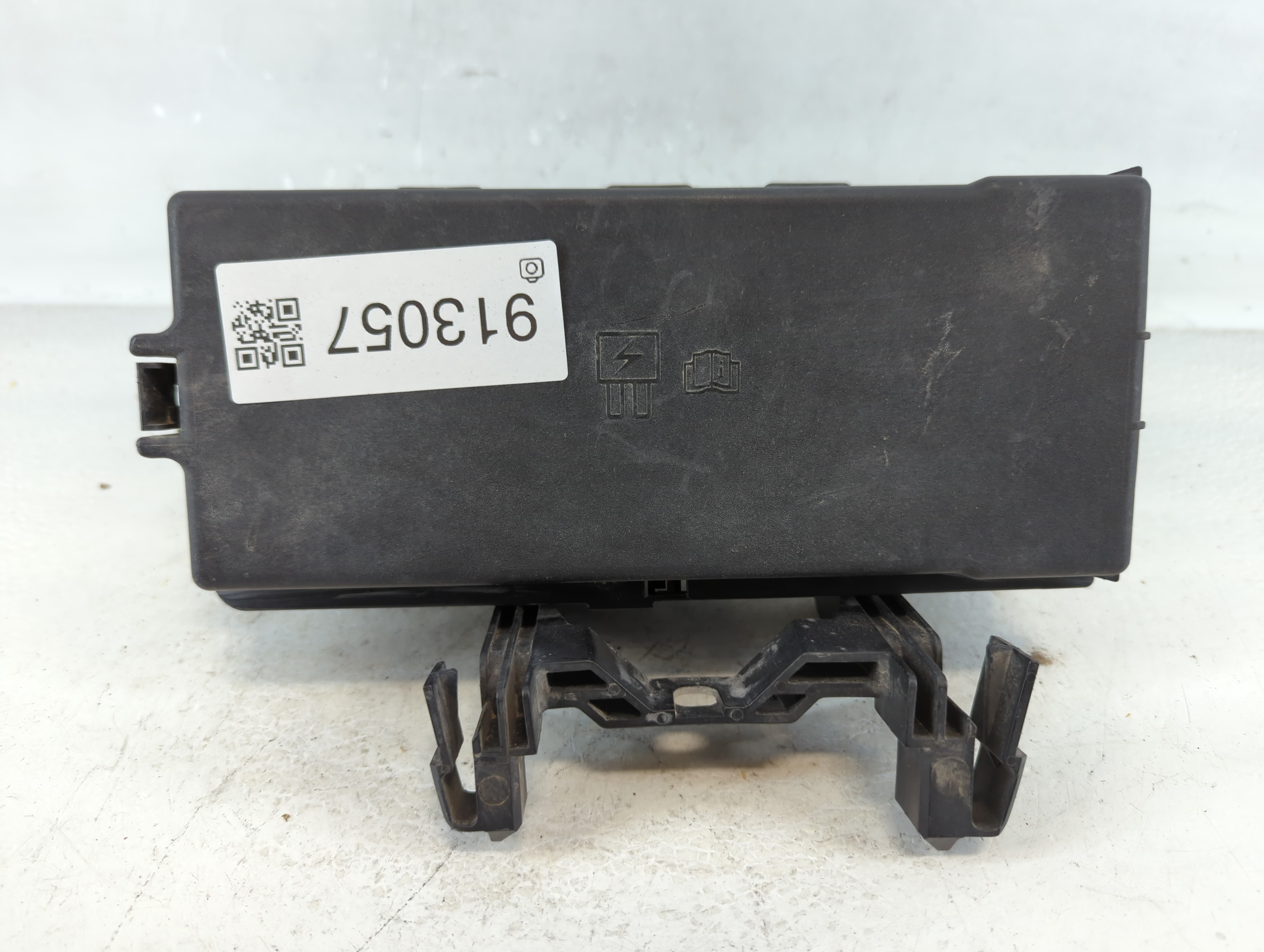 2010-2012 Ford Taurus Fusebox Fuse Box Relay Module Ag1t-14a003-aa 913057 - Oemusedautoparts1.com