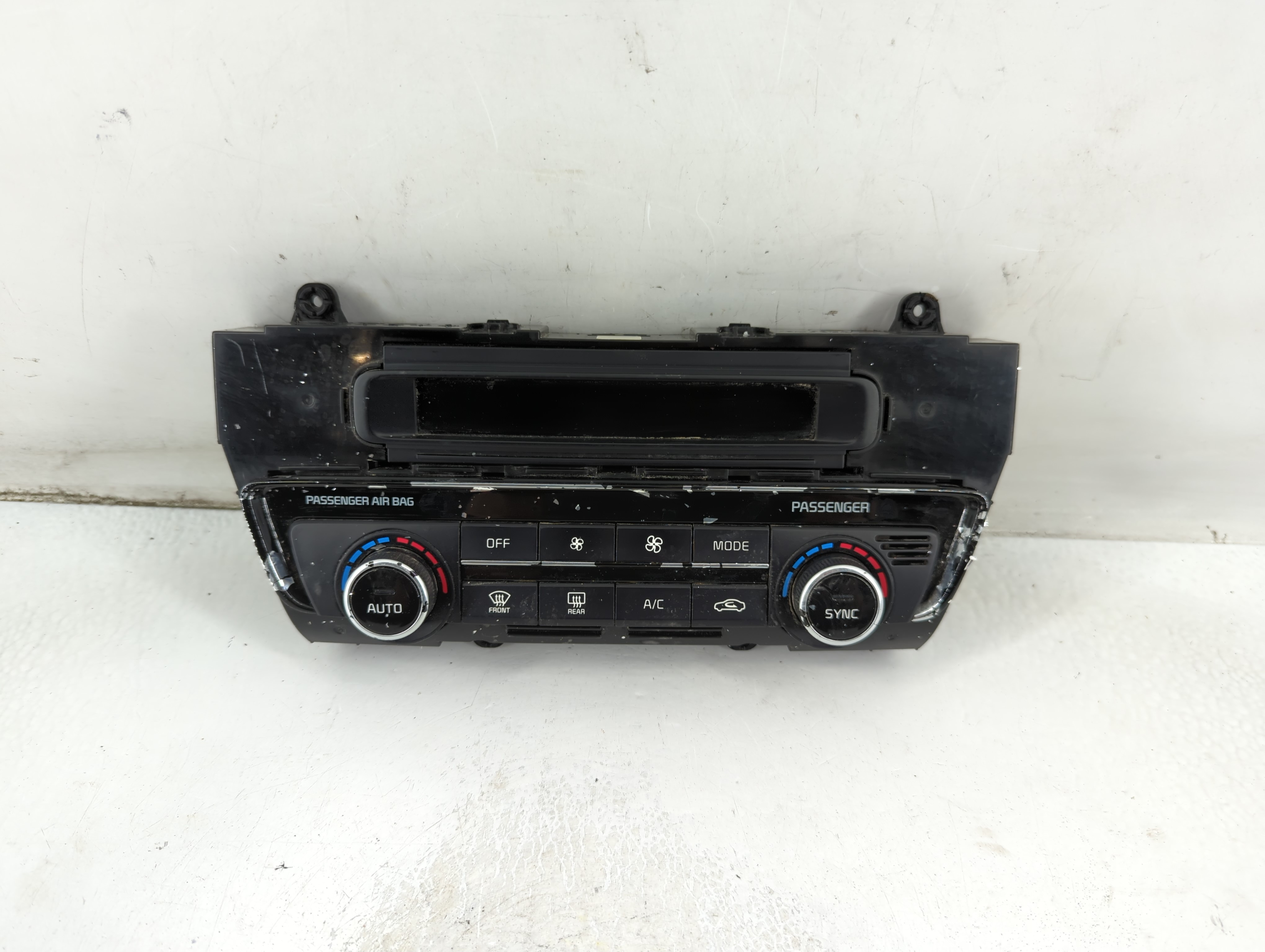 2016-2018 Kia Optima Ac Heater Climate Control 97250-d5001 913098 - Oemusedautoparts1.com