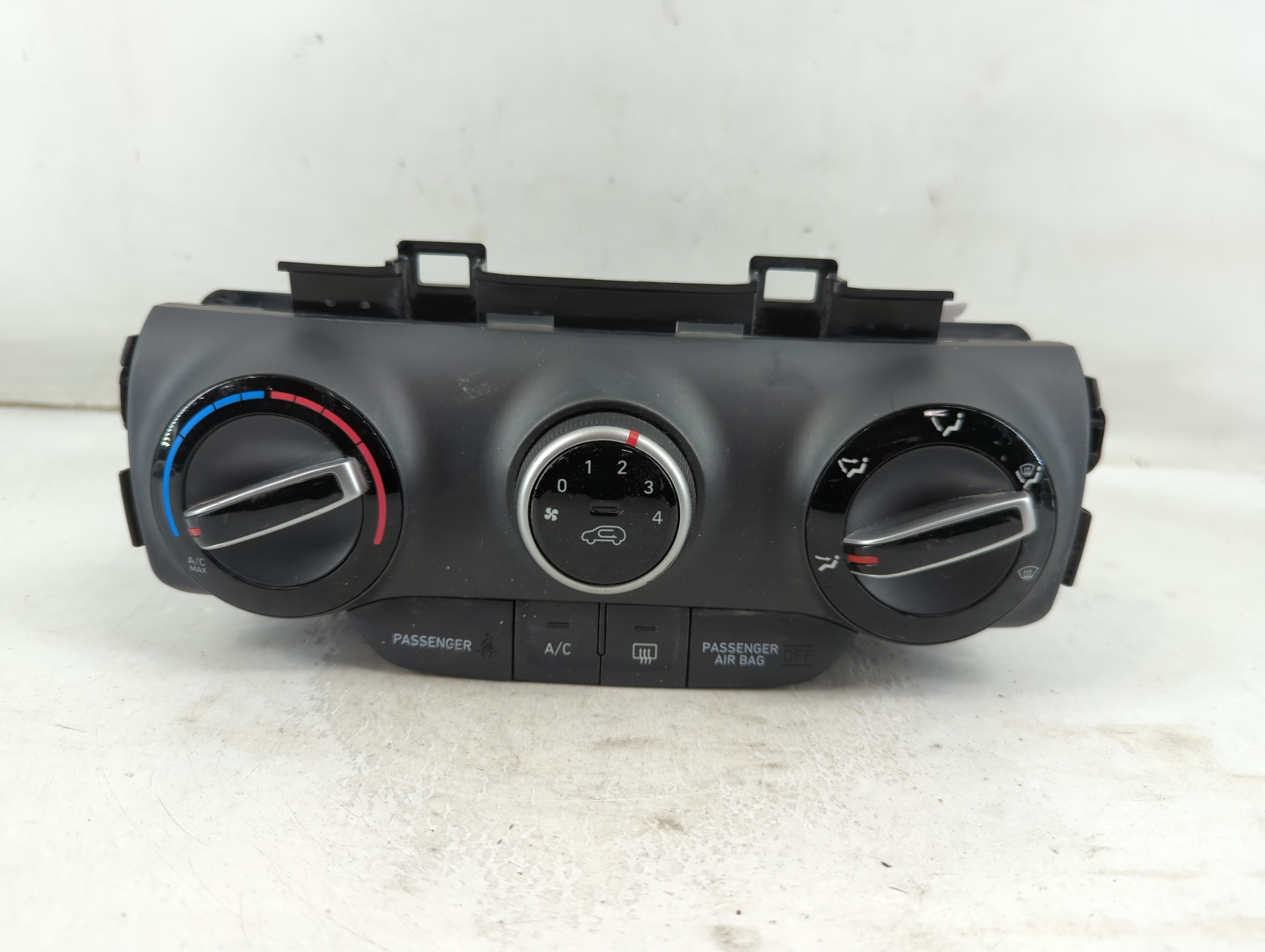Picture of 2018-2021 Hyundai Kona Ac Heater Climate Control 97250-j9070 913127