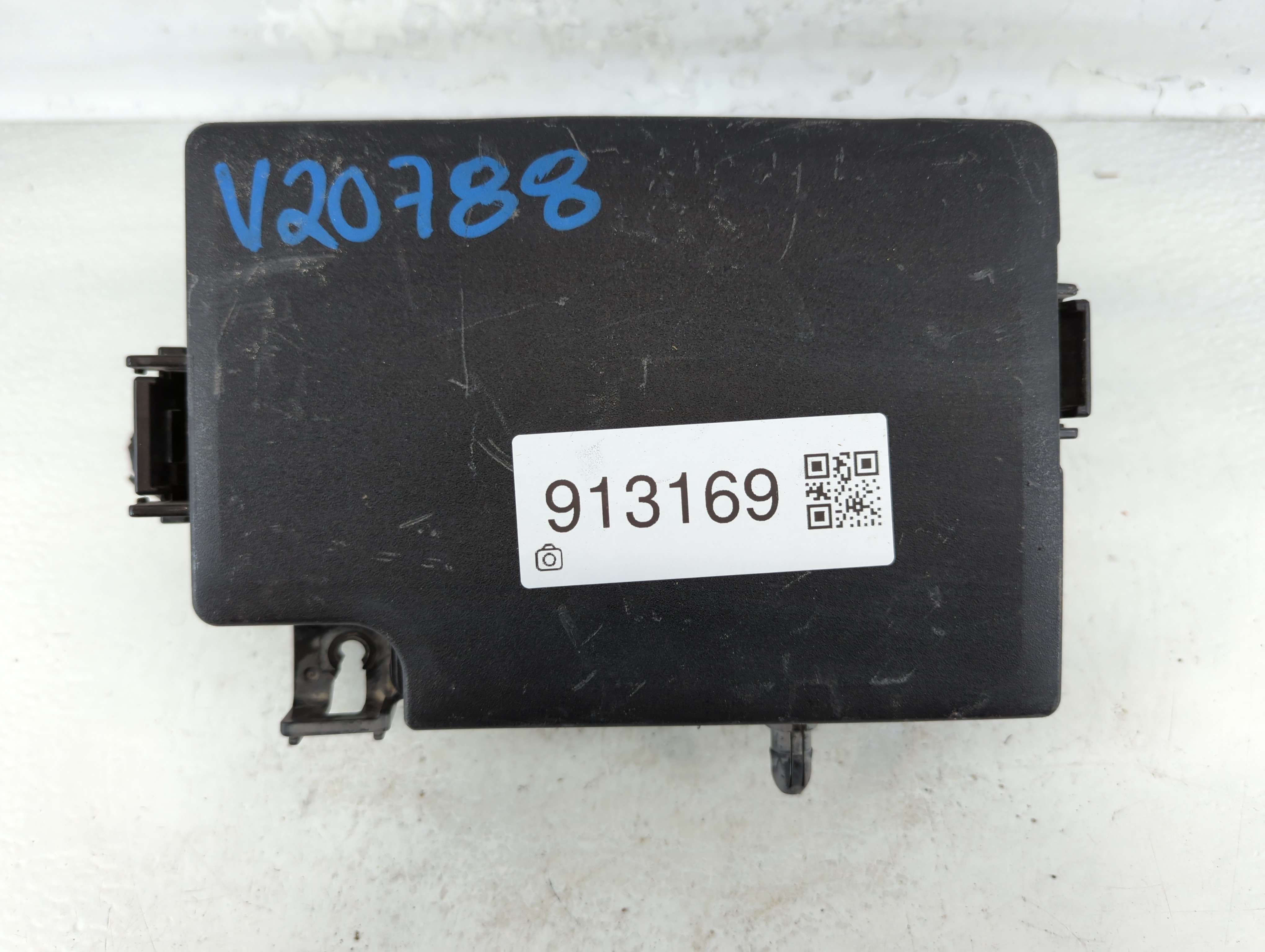 Picture of 2018-2021 Hyundai Kona Fusebox Fuse Box Relay Module 913169