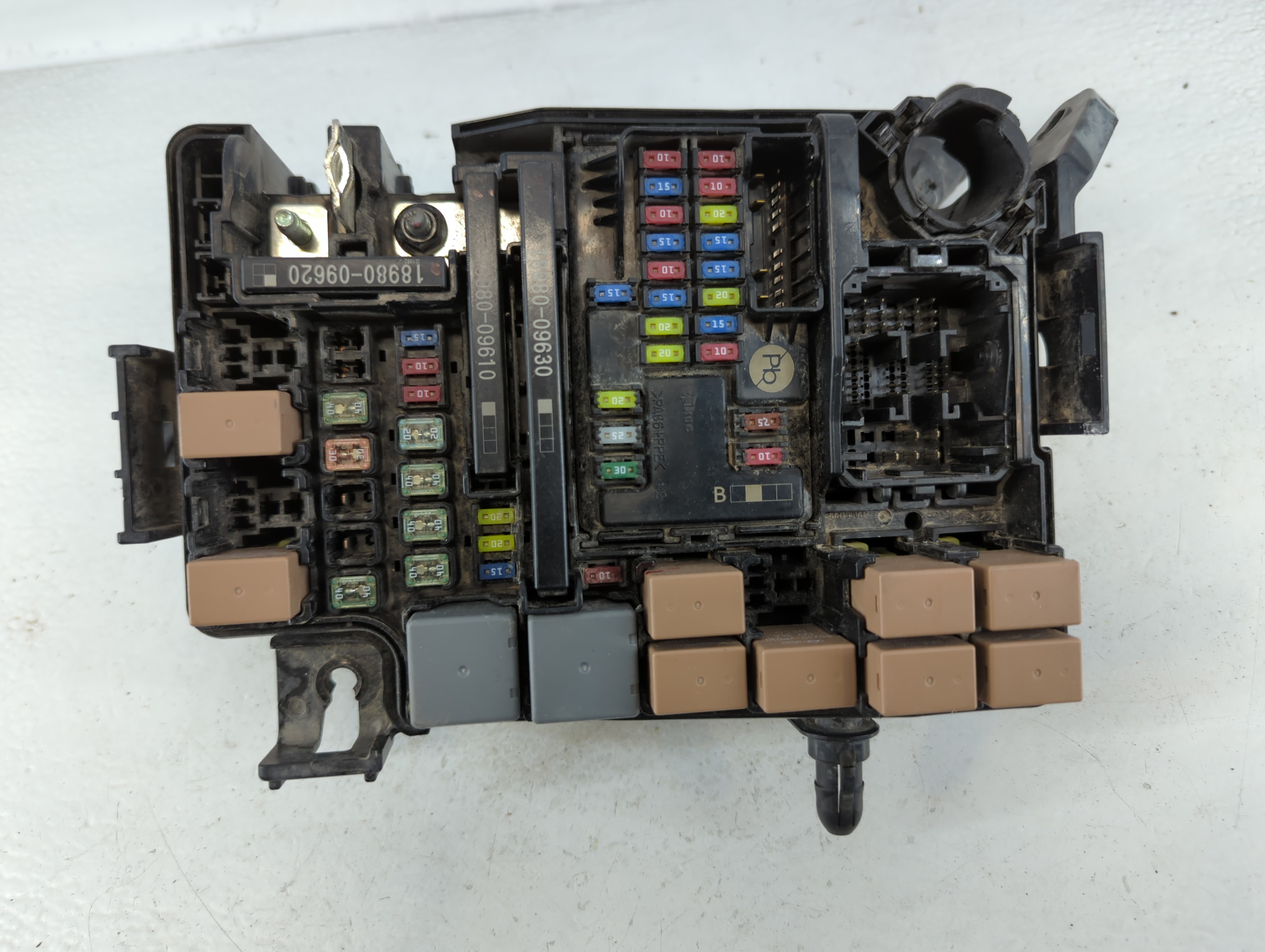 Picture of 2017-2018 Hyundai Ioniq Fusebox Fuse Box Relay Module 91205 G2153 913208