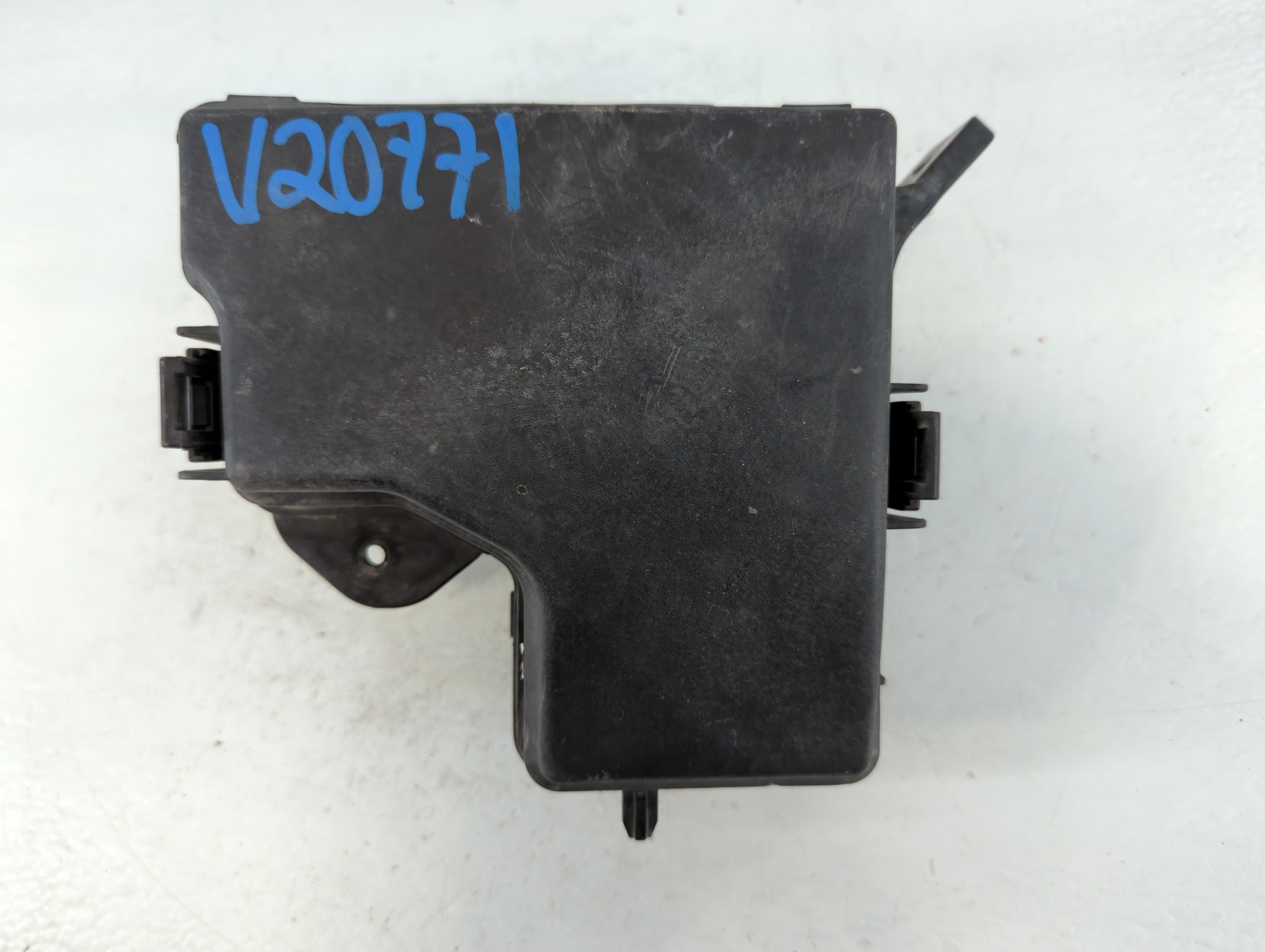 Picture of 2016-2017 Hyundai Veloster Fusebox Fuse Box Relay Module 91236 2v179 913225