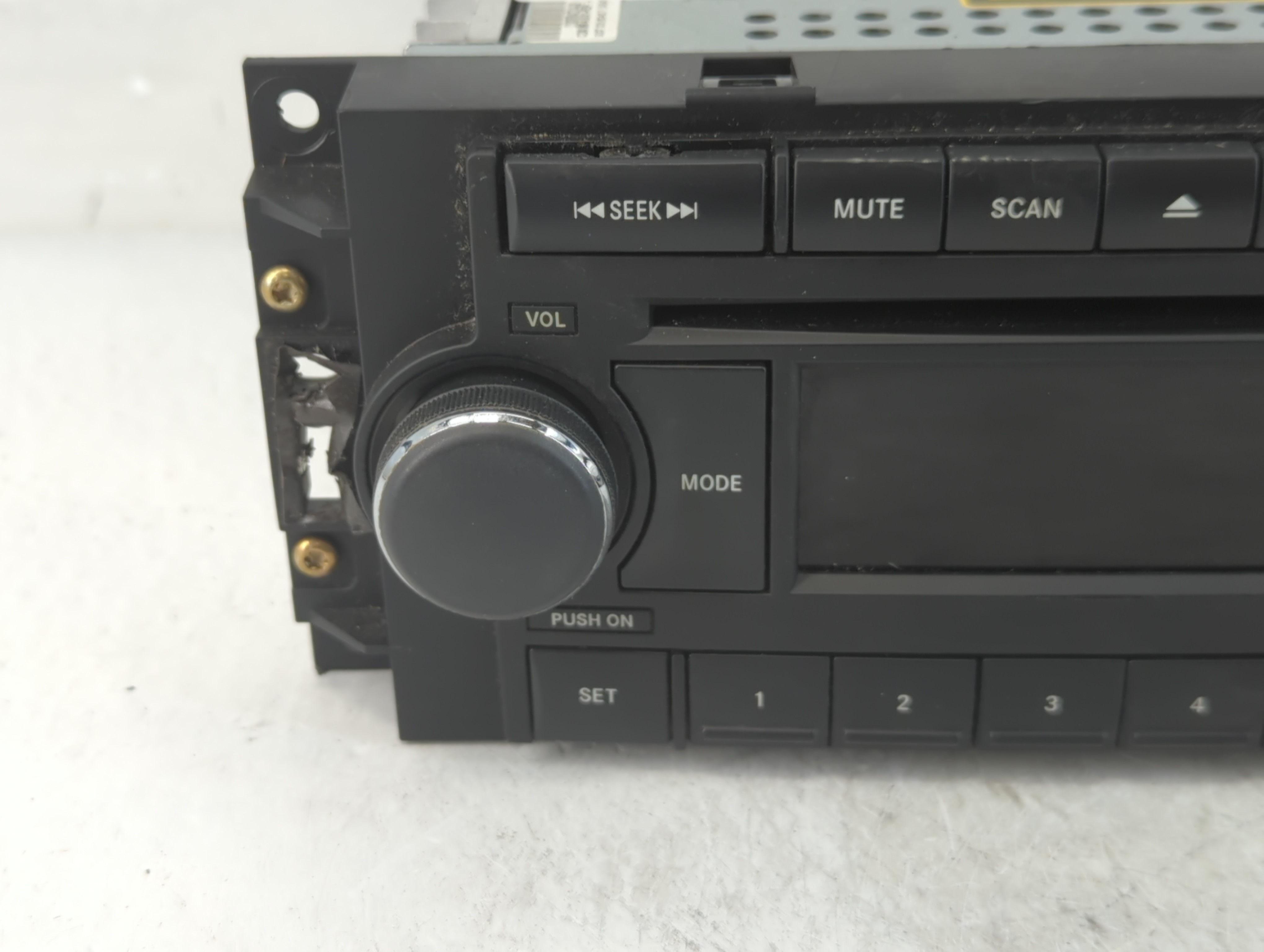 2005-2007 Chrysler 300 Am Fm Cd Player Radio Receiver 913272 - Oemusedautoparts1.com
