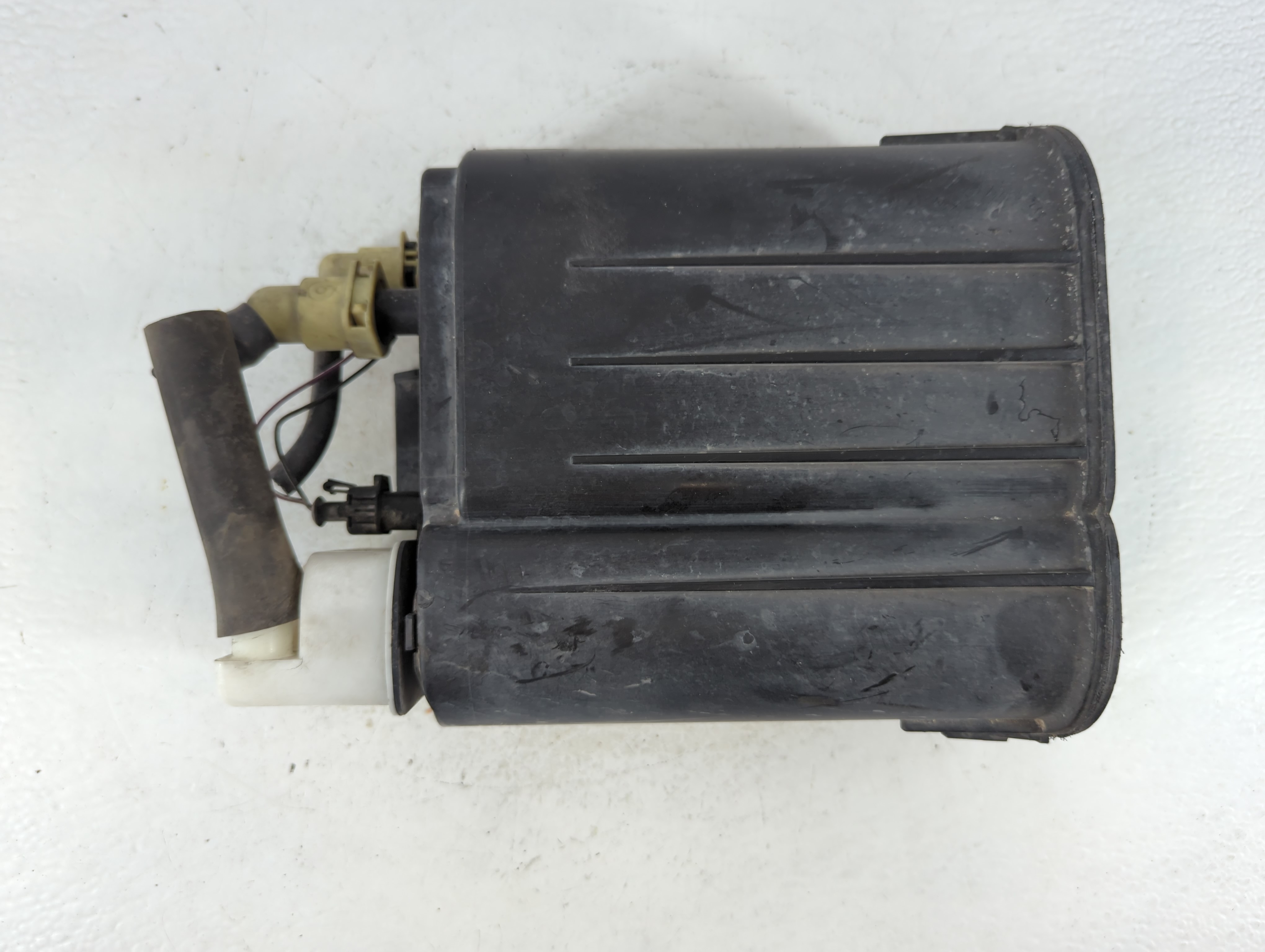 2013 Chrysler 200 Fuel Vapor Charcoal Canister 913324 - Oemusedautoparts1.com