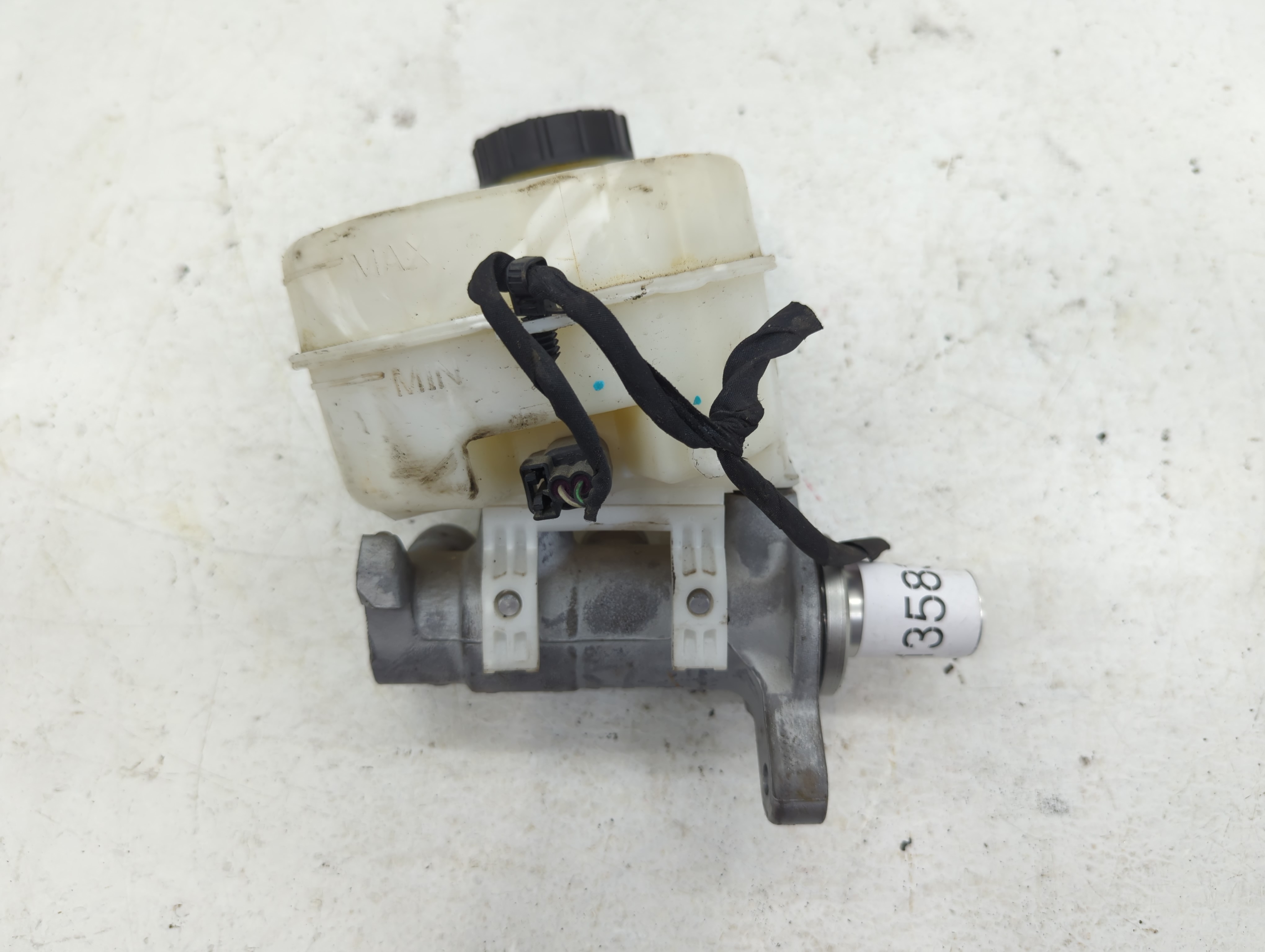 2015-2022 Ford Mustang Brake Master Cylinder 913583 - Oemusedautoparts1.com
