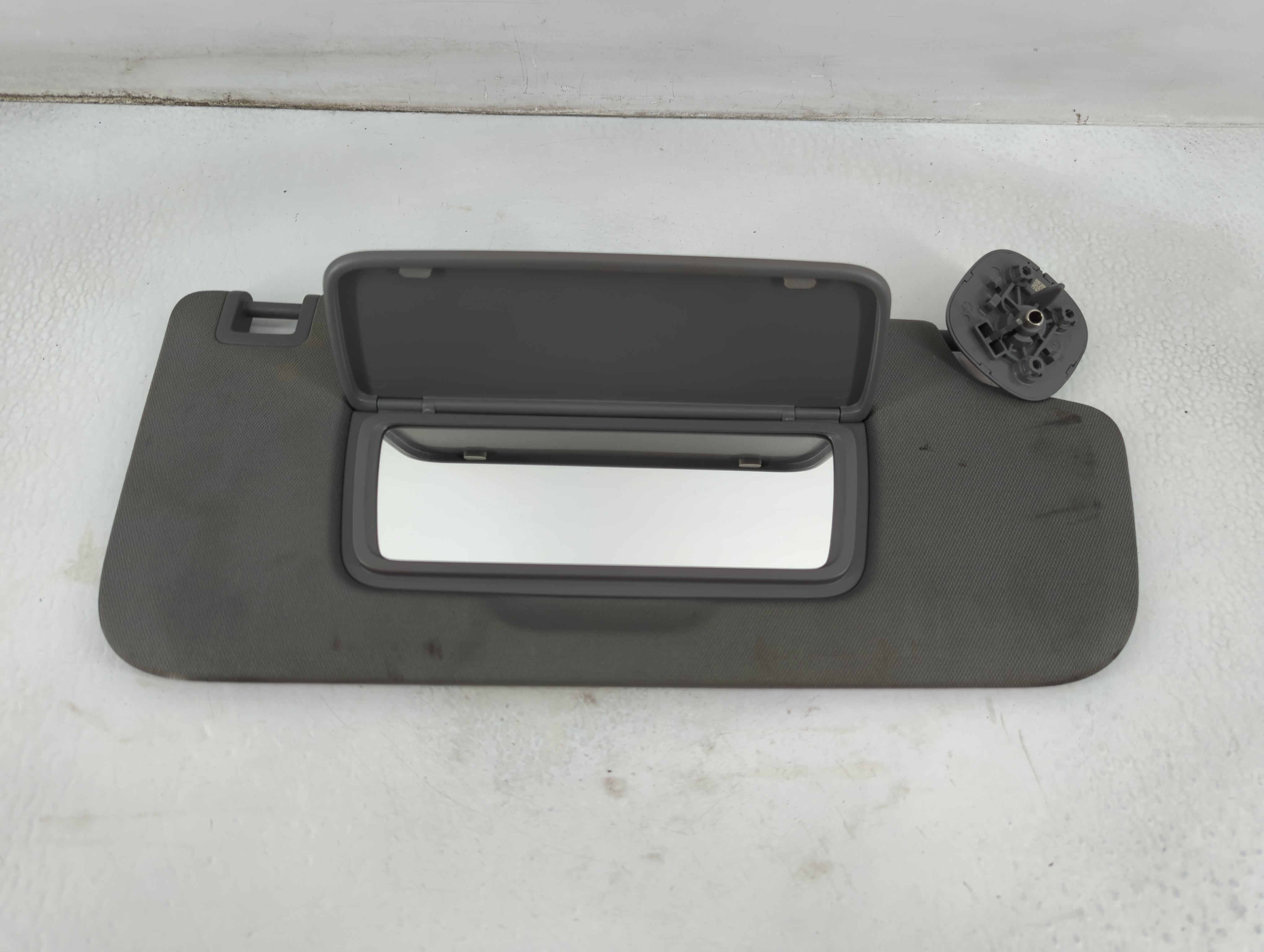 Picture of Gmc Yukon Xl 1500 Passenger Sun Visor Mirror Right Sunvisor Dark Grey 913598