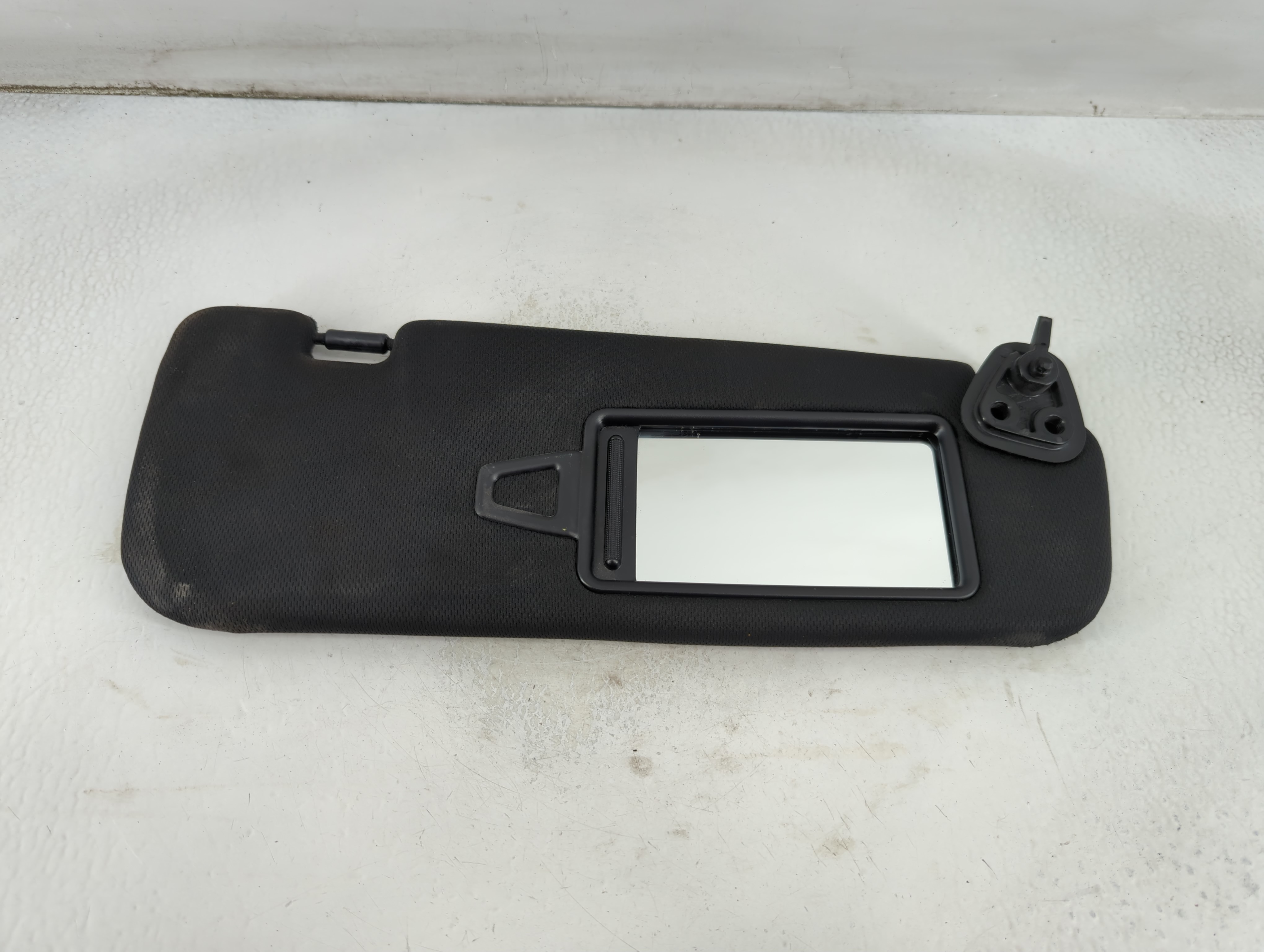 2009-2014 Hyundai Genesis Passenger Sun Visor Mirror Right Sunvisor Black 913599 - Oemusedautoparts1.com