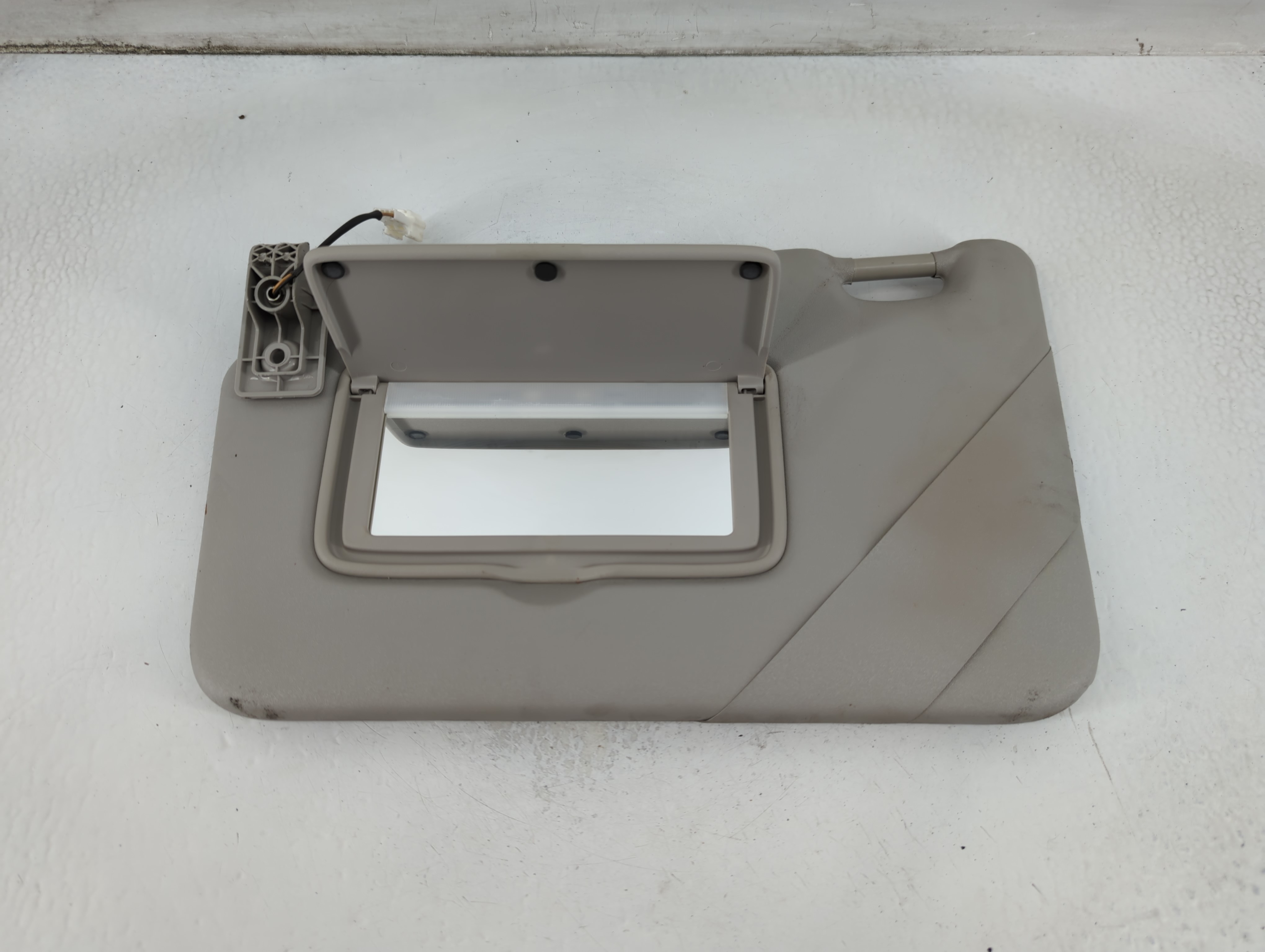 2018-2021 Nissan Kicks Driver Sun Visor Mirror Left Sunvisor Grey 913617 - Oemusedautoparts1.com