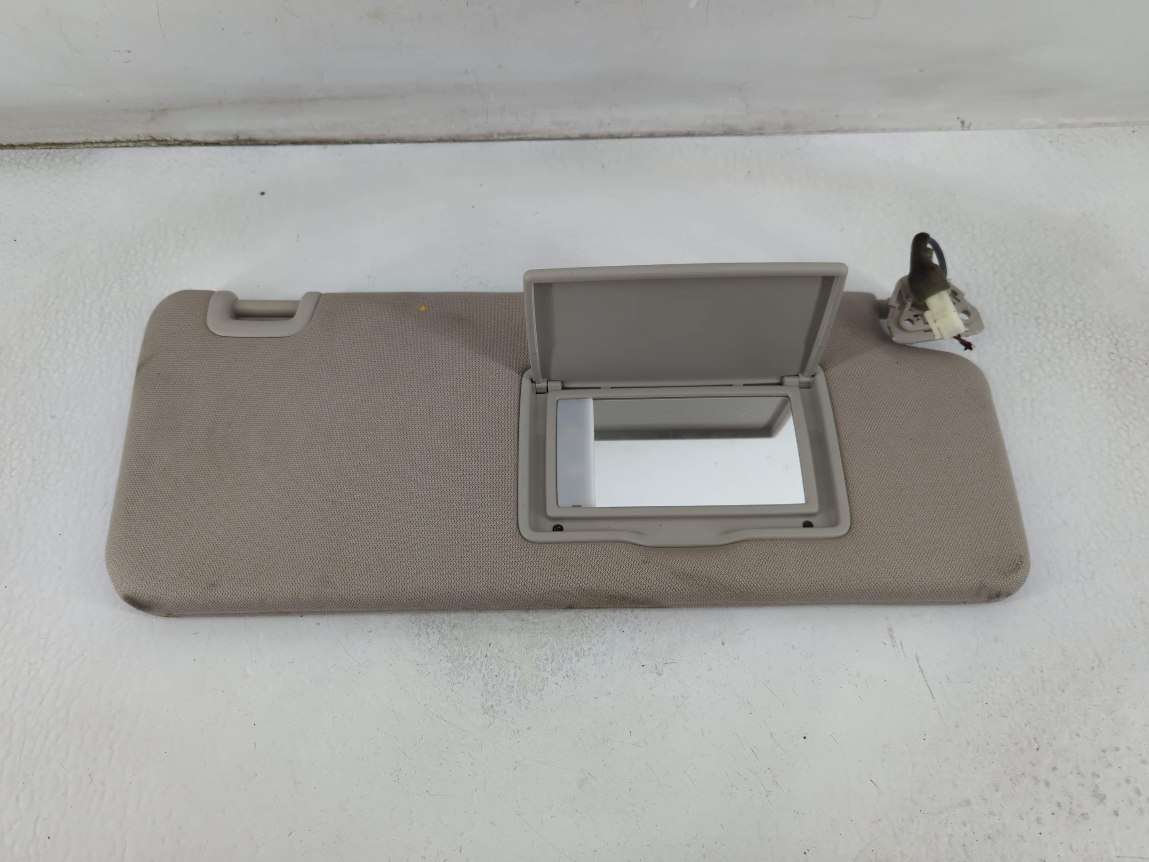 2017 Nissan Titan Passenger Sun Visor Mirror Right Sunvisor Grey 913619 - Oemusedautoparts1.com