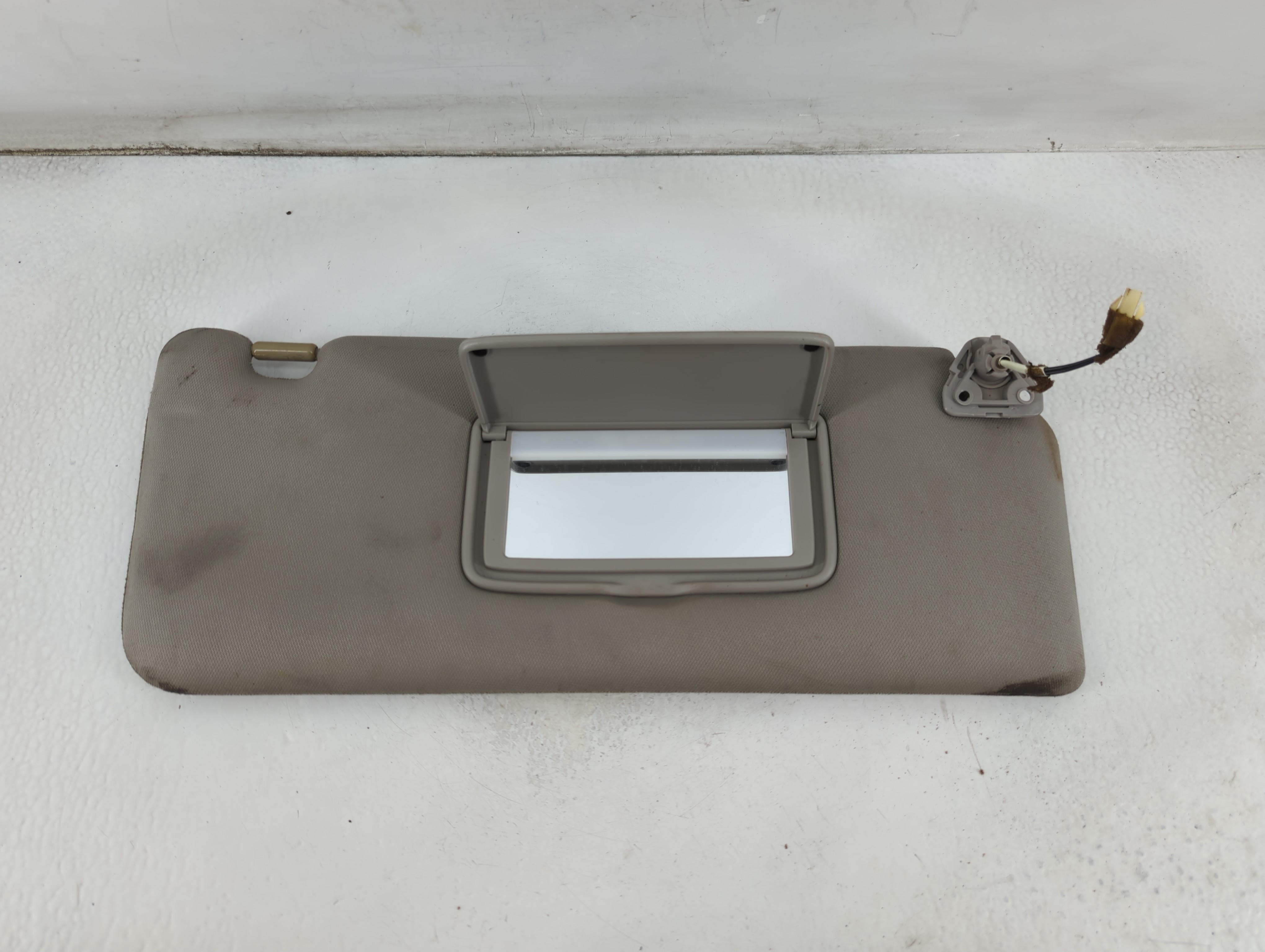 Nissan Titan Passenger Sun Visor Mirror Right Sunvisor Grey 913622 - Oemusedautoparts1.com