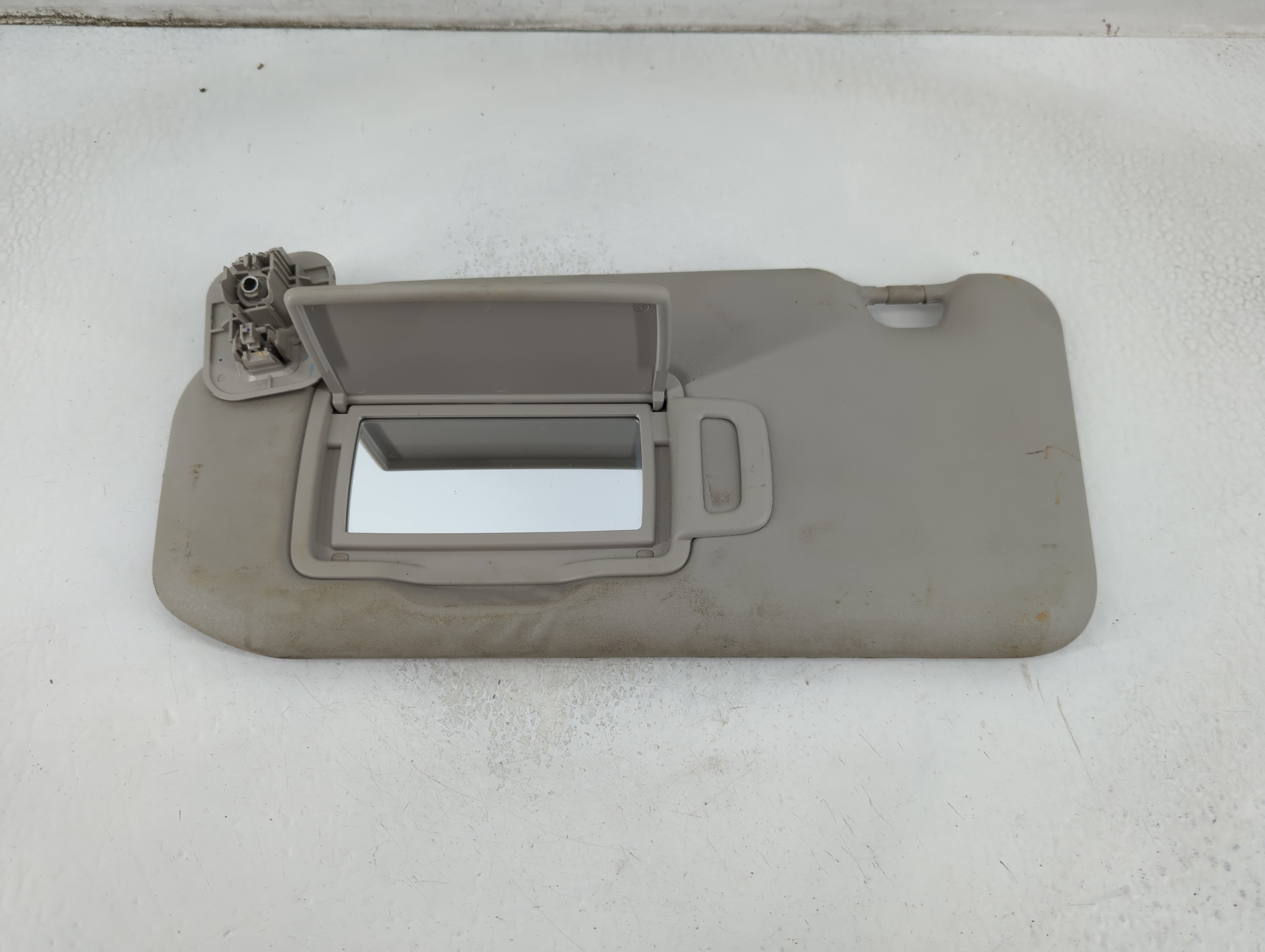 2020-2022 Nissan Sentra Driver Sun Visor Mirror Left Sunvisor Grey 913633 - Oemusedautoparts1.com