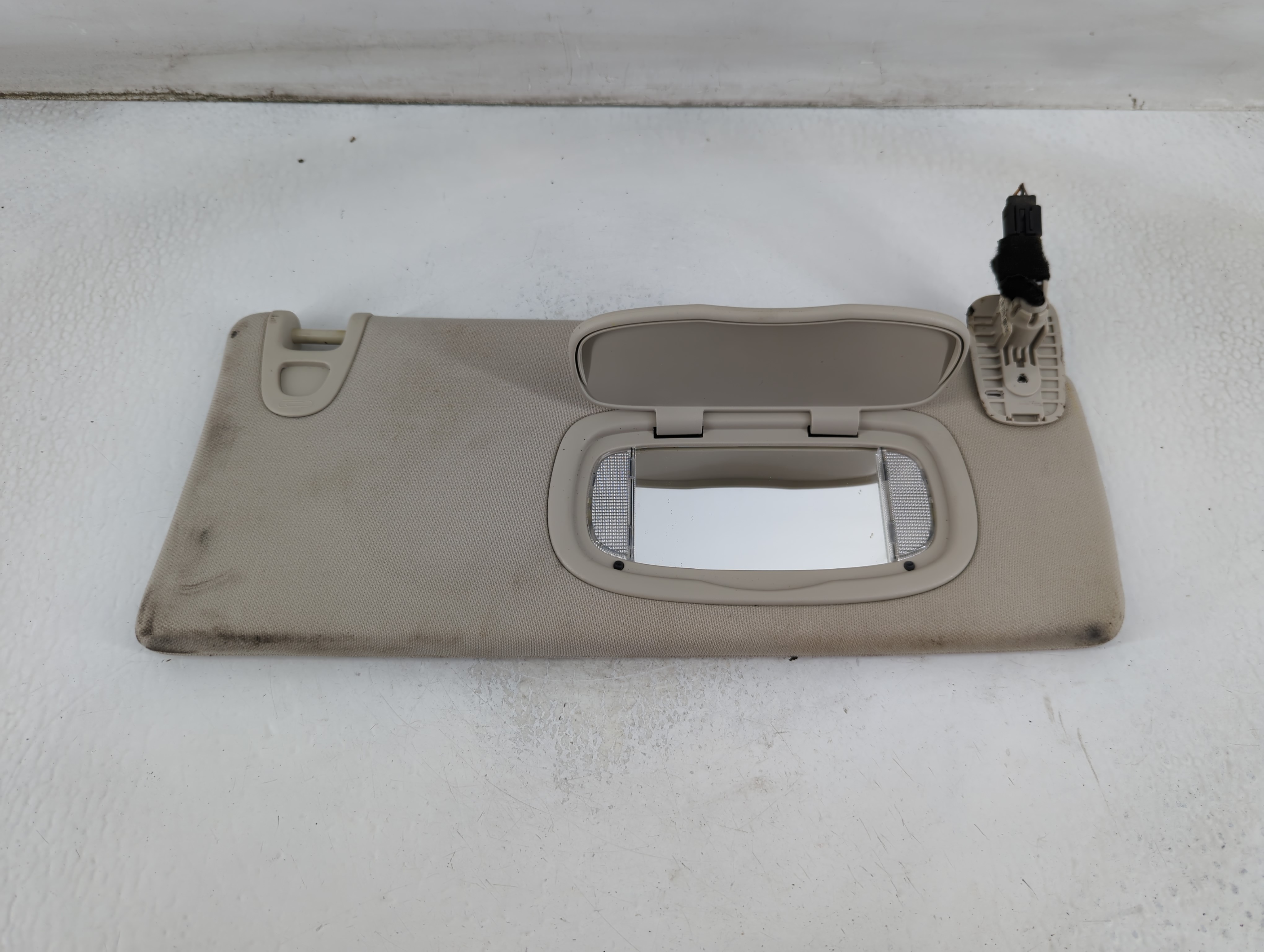 2014-2018 Jeep Cherokee Passenger Sun Visor Mirror Right Sunvisor 913636 - Oemusedautoparts1.com