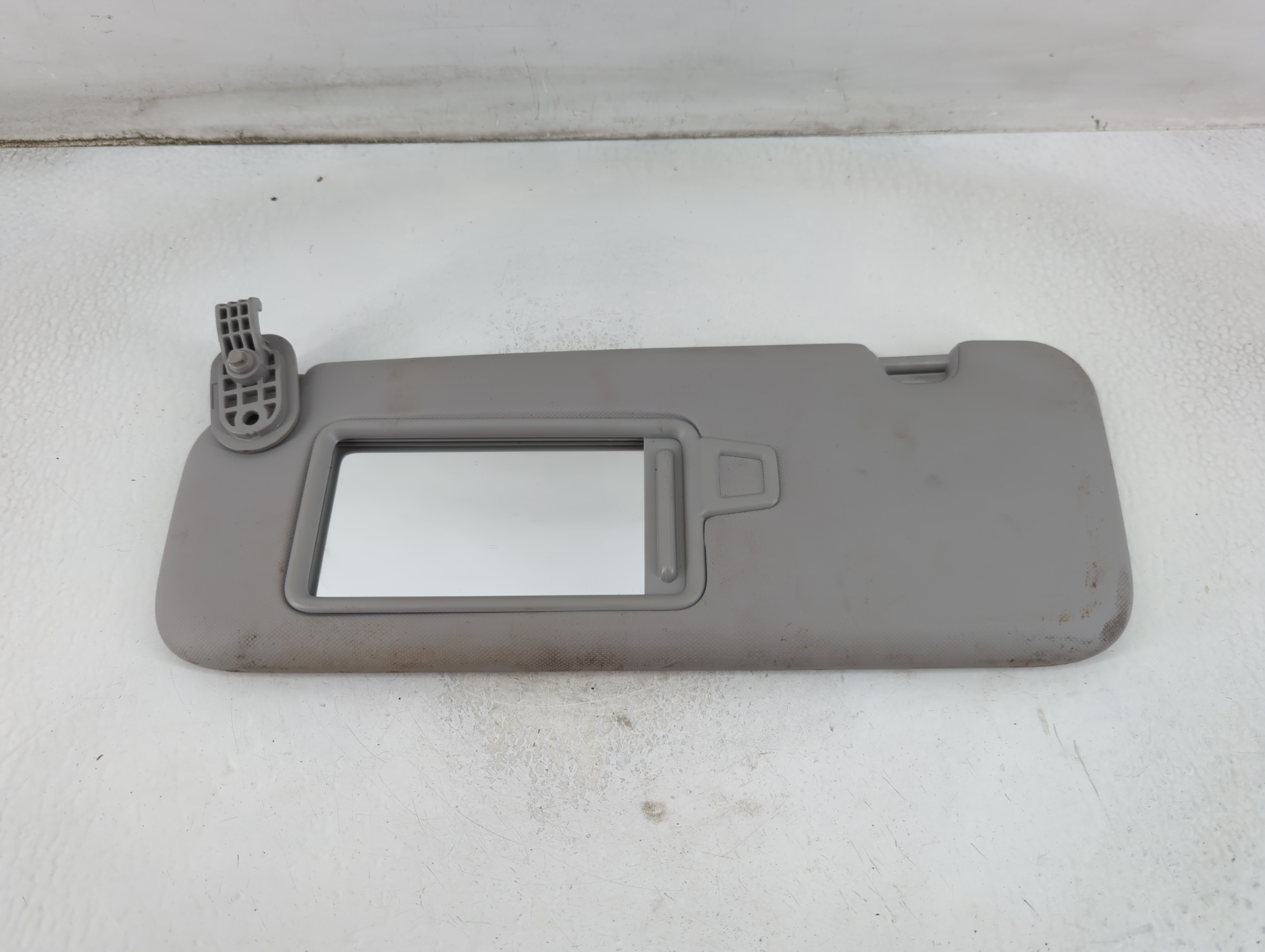 2017-2020 Hyundai Elantra Driver Sun Visor Mirror Left Sunvisor Grey 913649 - Oemusedautoparts1.com